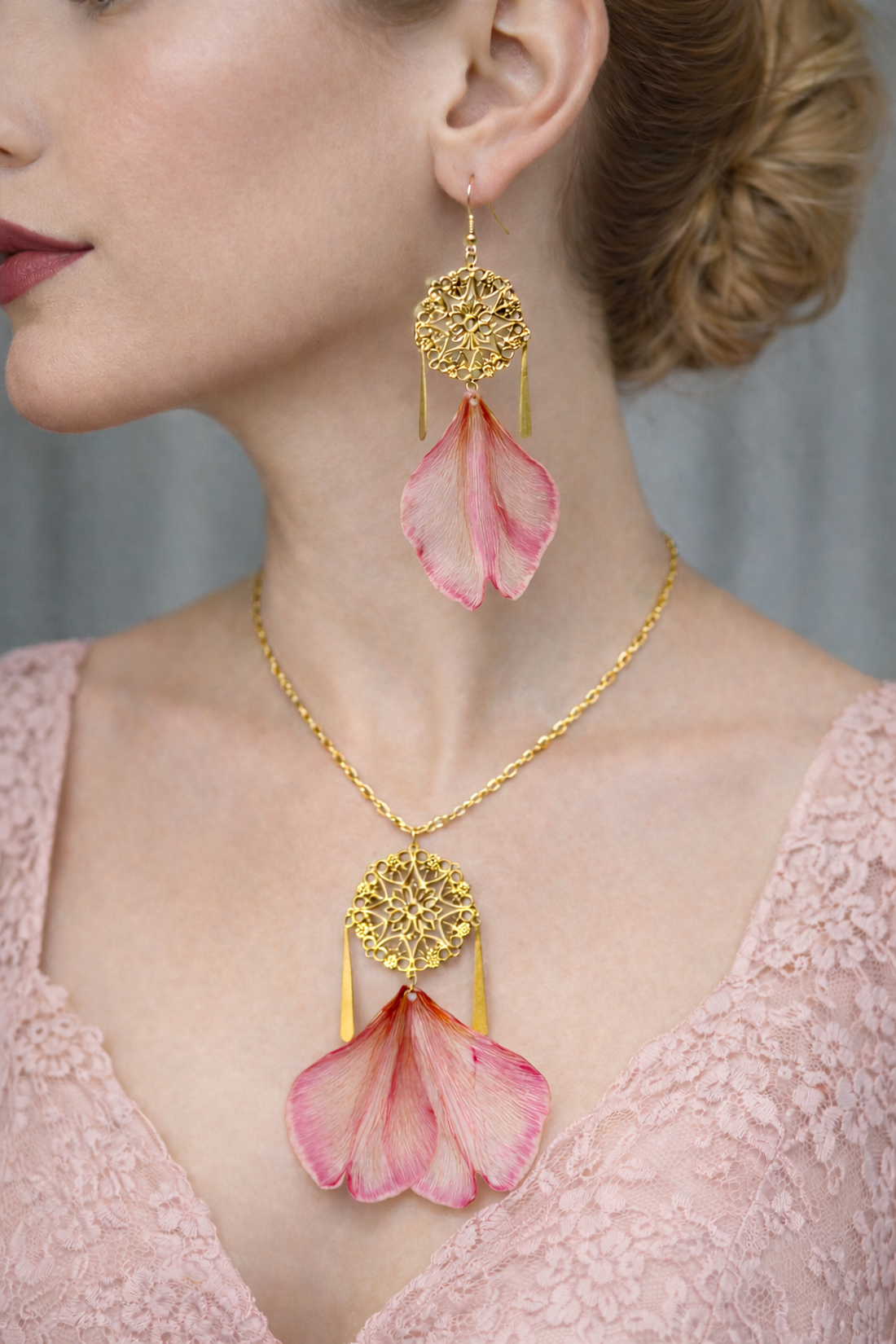 Cercei handmade din lalele naturale 01849 - bijuterii - seturi de bijuterii - Artynos.ro