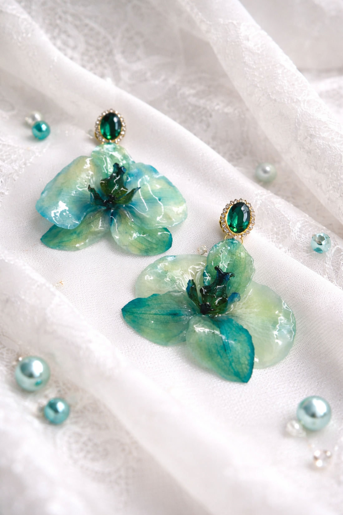 Cercei cu orhidee naturala 01863 - bijuterii - cercei - cercei din rășină - Artynos.ro