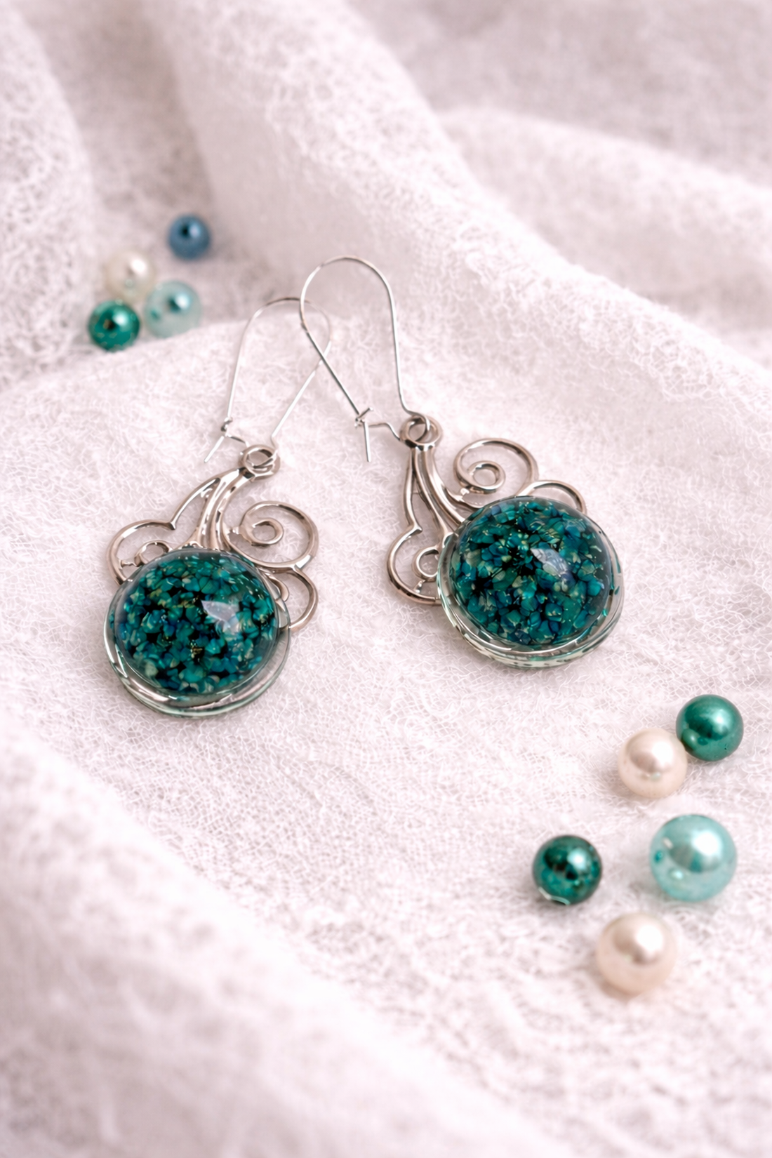 Cercei din rasina si flori naturale , cadou pentru femei cadou pentru iubită, soție ,mama, prietena 00173 - bijuterii - cercei - cercei din rășină - Artynos.ro