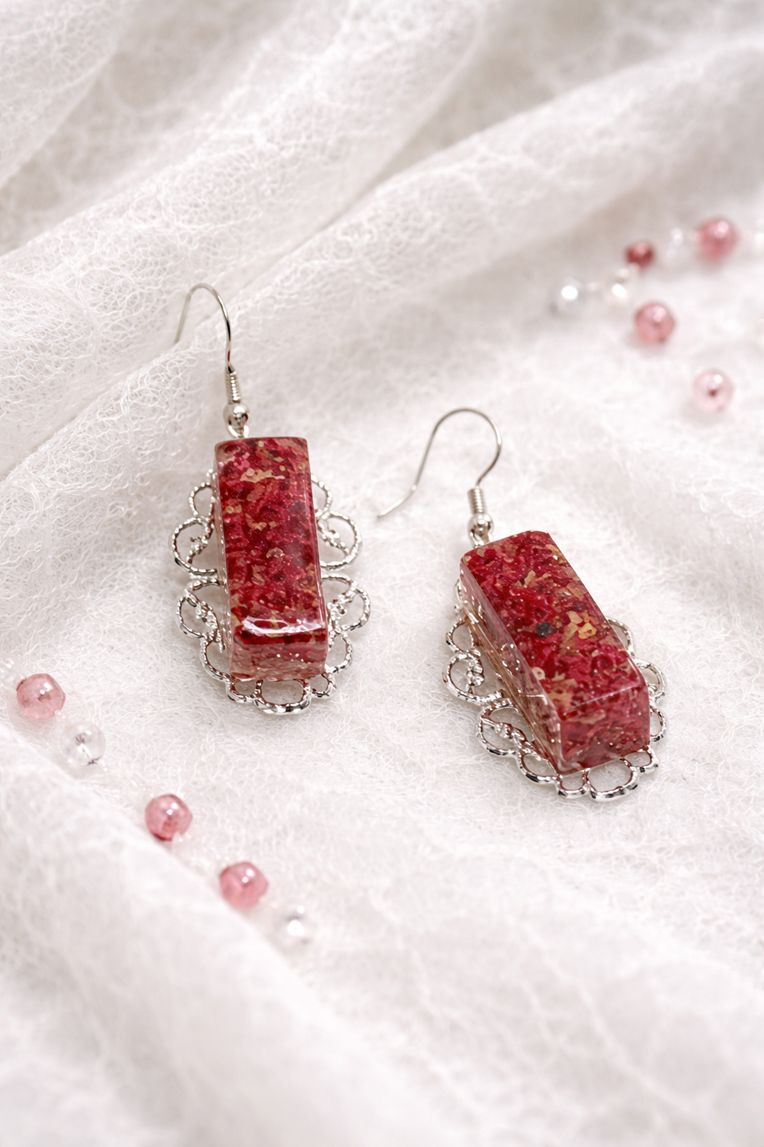 Cercei cu flori naturale 01879 - bijuterii - cercei - cercei din rășină - Artynos.ro