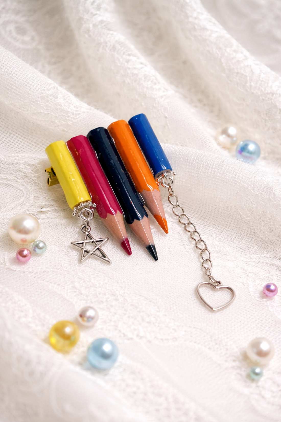 Broșa cu creioane colorate 01883 - bijuterii - broșe - Artynos.ro