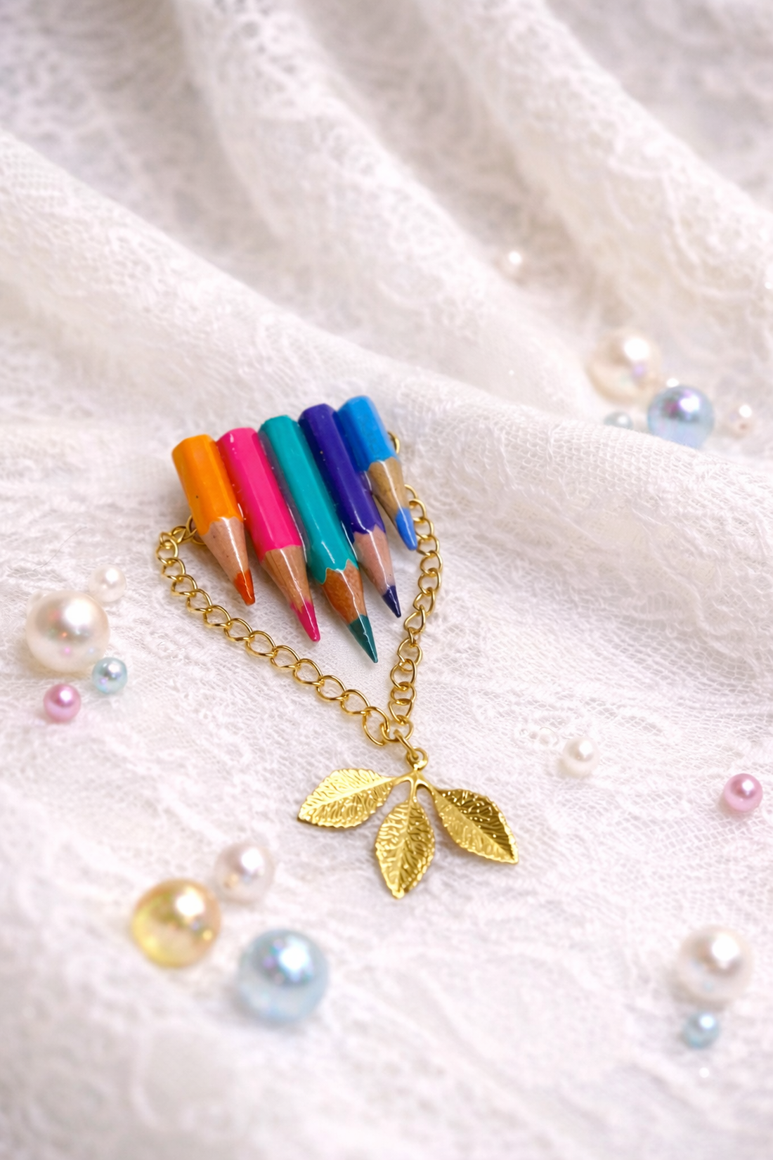 Broșa cu creioane colorate 01885 - bijuterii - broșe - Artynos.ro