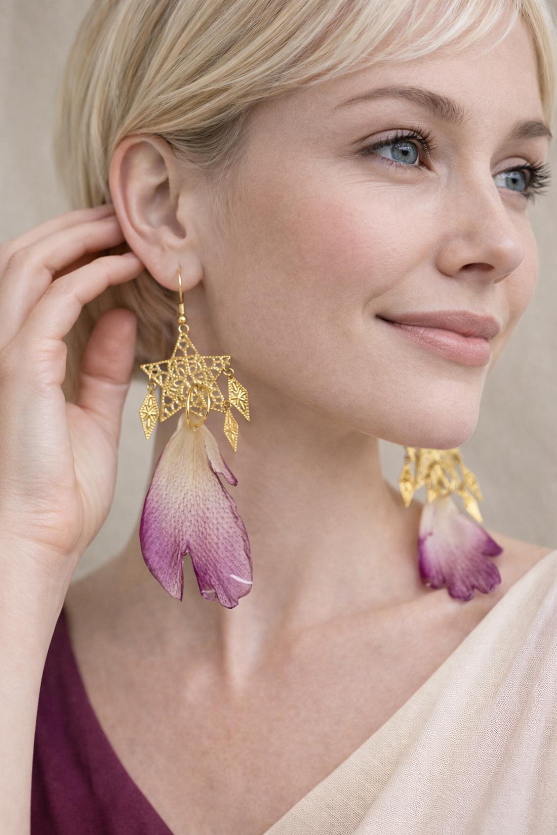 Cercei cu petale de Bujori 01889  - bijuterii - cercei - cercei din rășină - Artynos.ro