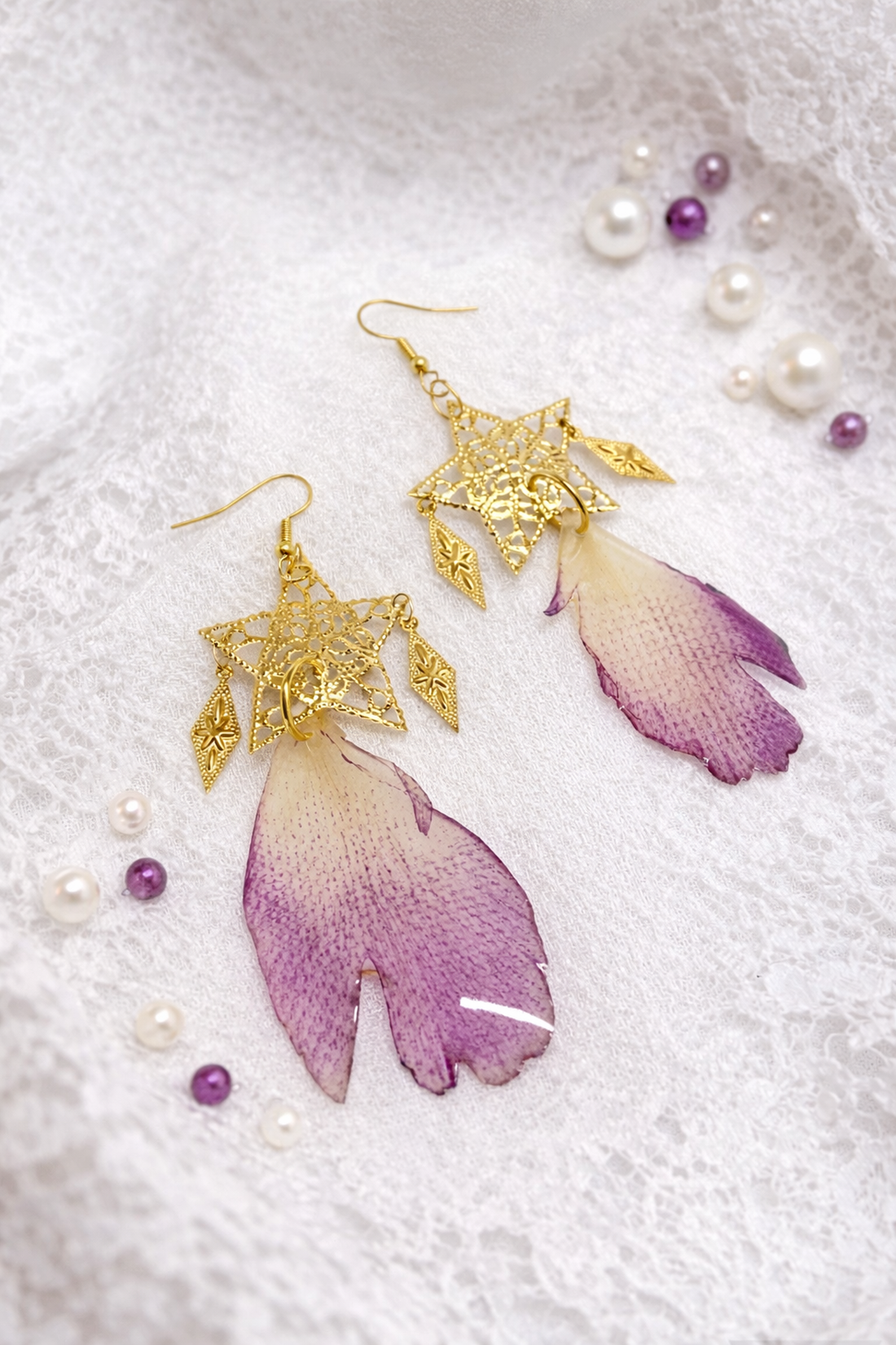 Cercei cu petale de Bujori 01889  - bijuterii - cercei - cercei din rășină - Artynos.ro