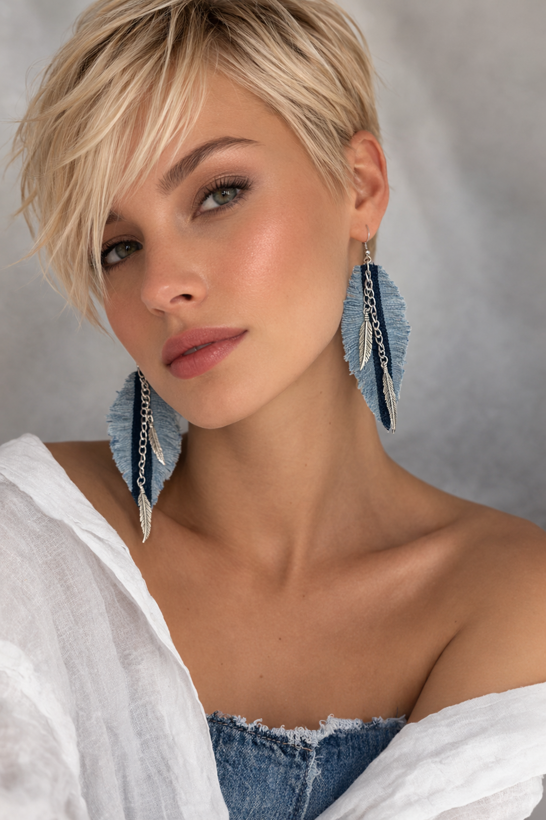 Cercei lucrati manual ,franjurati material denim din colectia Denim Soul 01894 - bijuterii - cercei - cercei lungi - Artynos.ro