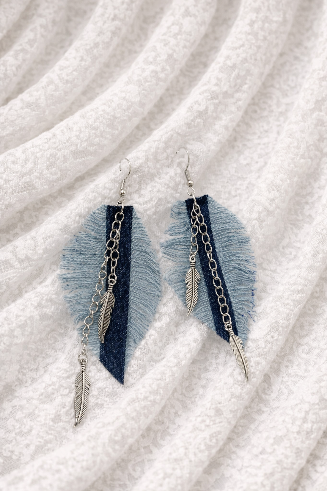 Cercei lucrati manual ,franjurati material denim din colectia Denim Soul 01894 - bijuterii - cercei - cercei lungi - Artynos.ro