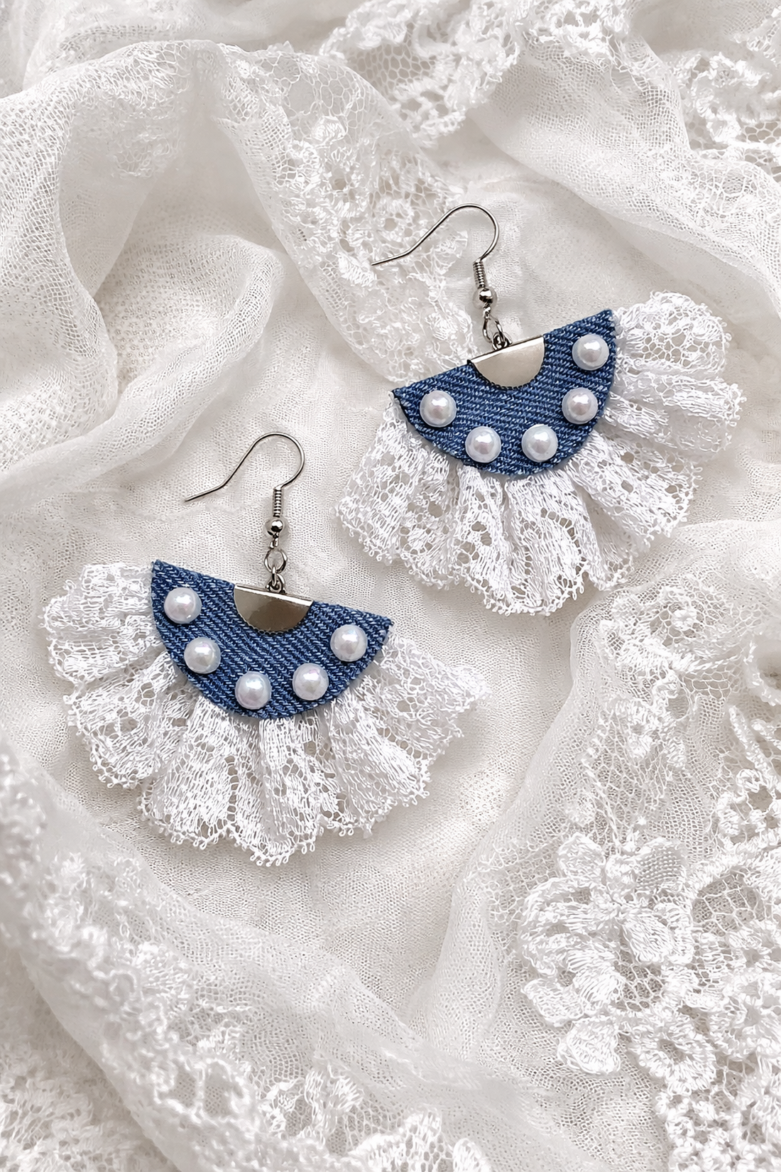 Cercei din material de blugi (denim) si dantela- din colectia Denim Soul 01897 - bijuterii - cercei - cercei brodați - Artynos.ro