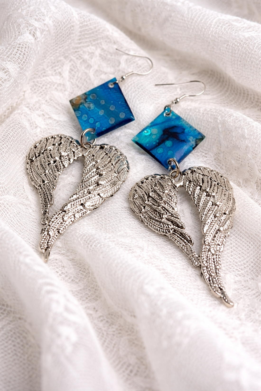  Cercei lucrati manual cu rășină pictată și aripi de înger, cadou pentru femei  cadou pentru iubită, soție ,mama, priete - bijuterii - cercei - cercei din rășină - Artynos.ro