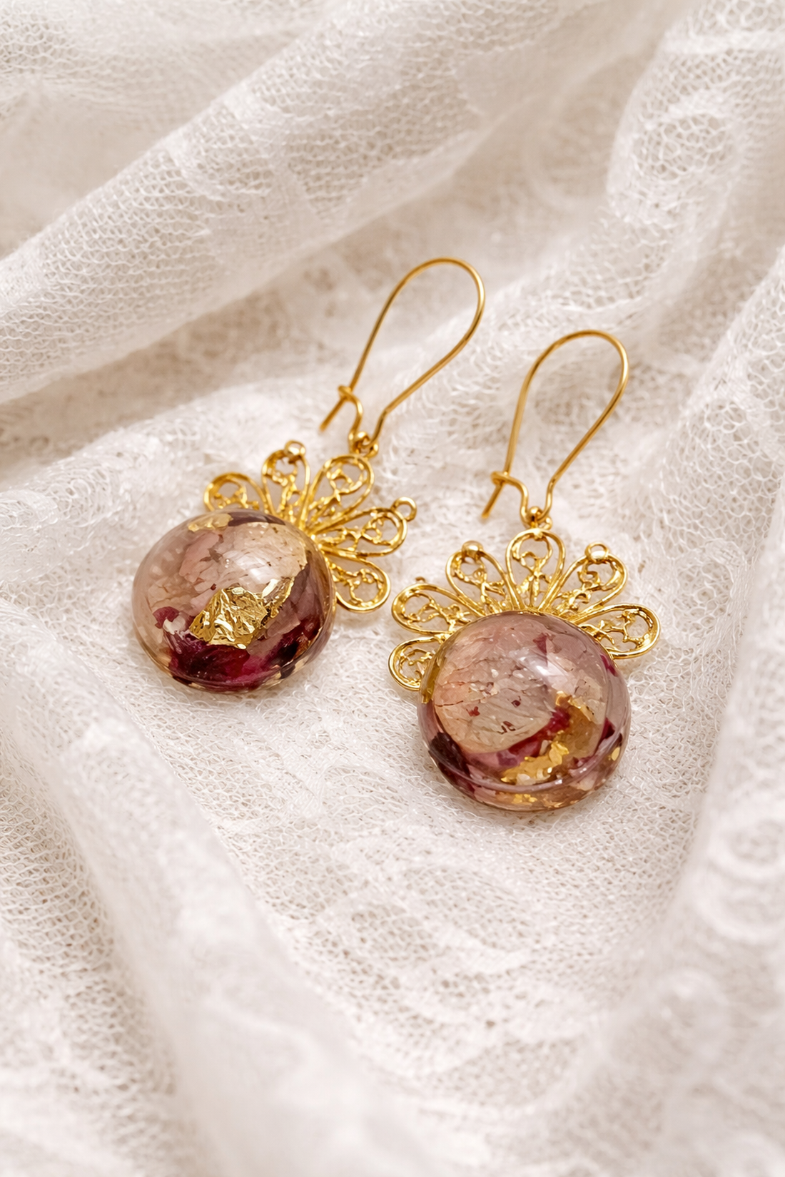 Cercei din rasina si flori naturale , cadou pentru femei cadou pentru iubită, soție ,mama, prietena 01914 - bijuterii - cercei - cercei din rășină - Artynos.ro