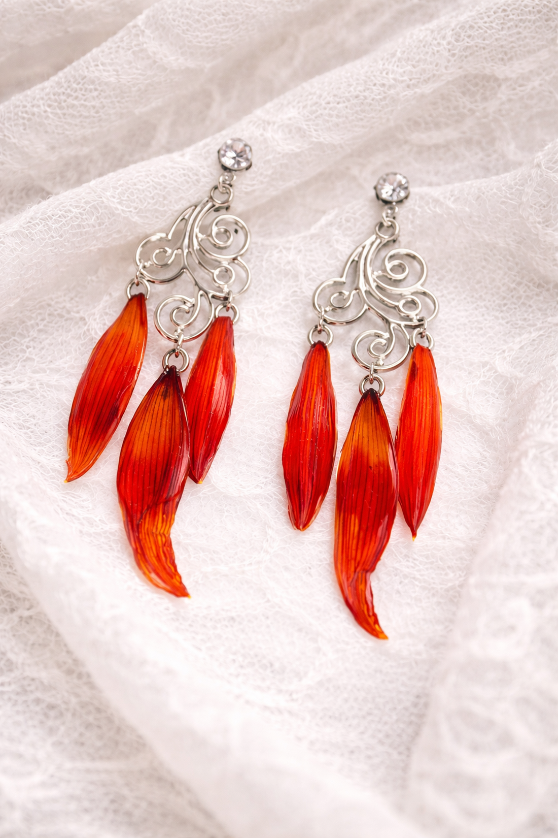 cercei cu flori naturale si rasina, cadou pentru iubia,mama,fiica,logodnica,prietena 01916 - bijuterii - cercei - cercei din rășină - Artynos.ro