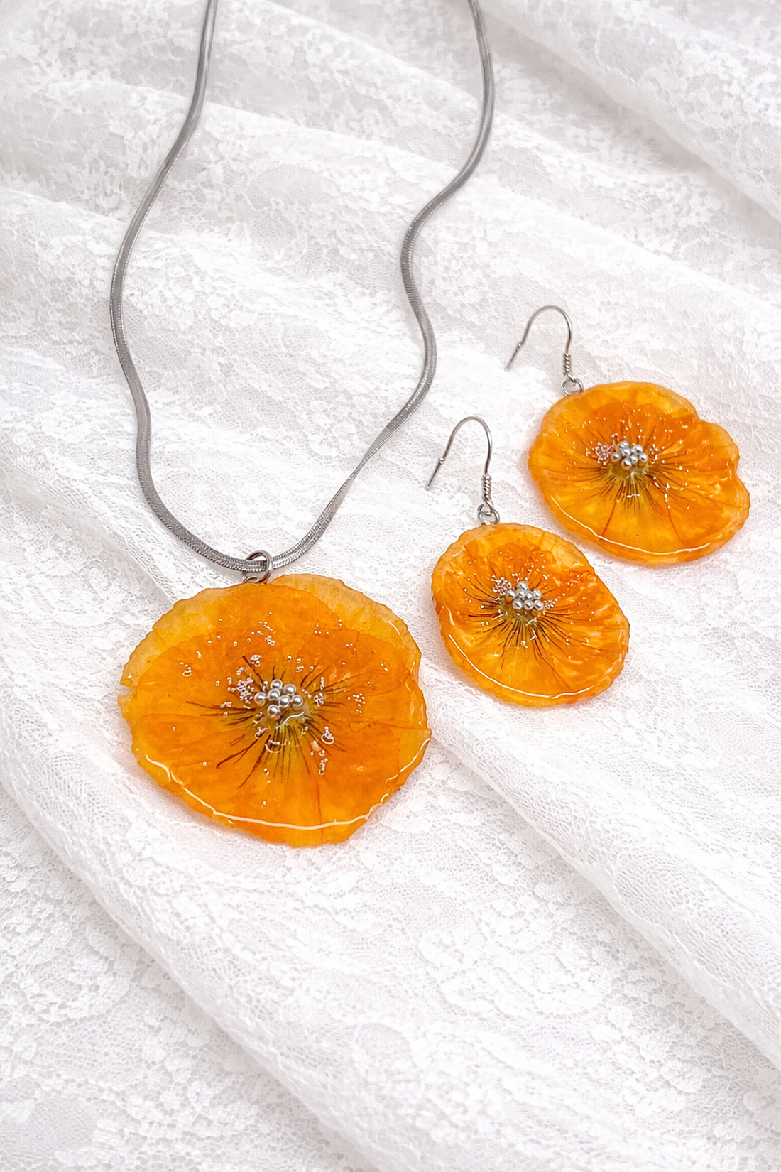 Cercei lucrati manual Panselute cu rășină -cadou pentru iubia,mama,fiica,logodnica,prietena 01918 - bijuterii - seturi de bijuterii - Artynos.ro