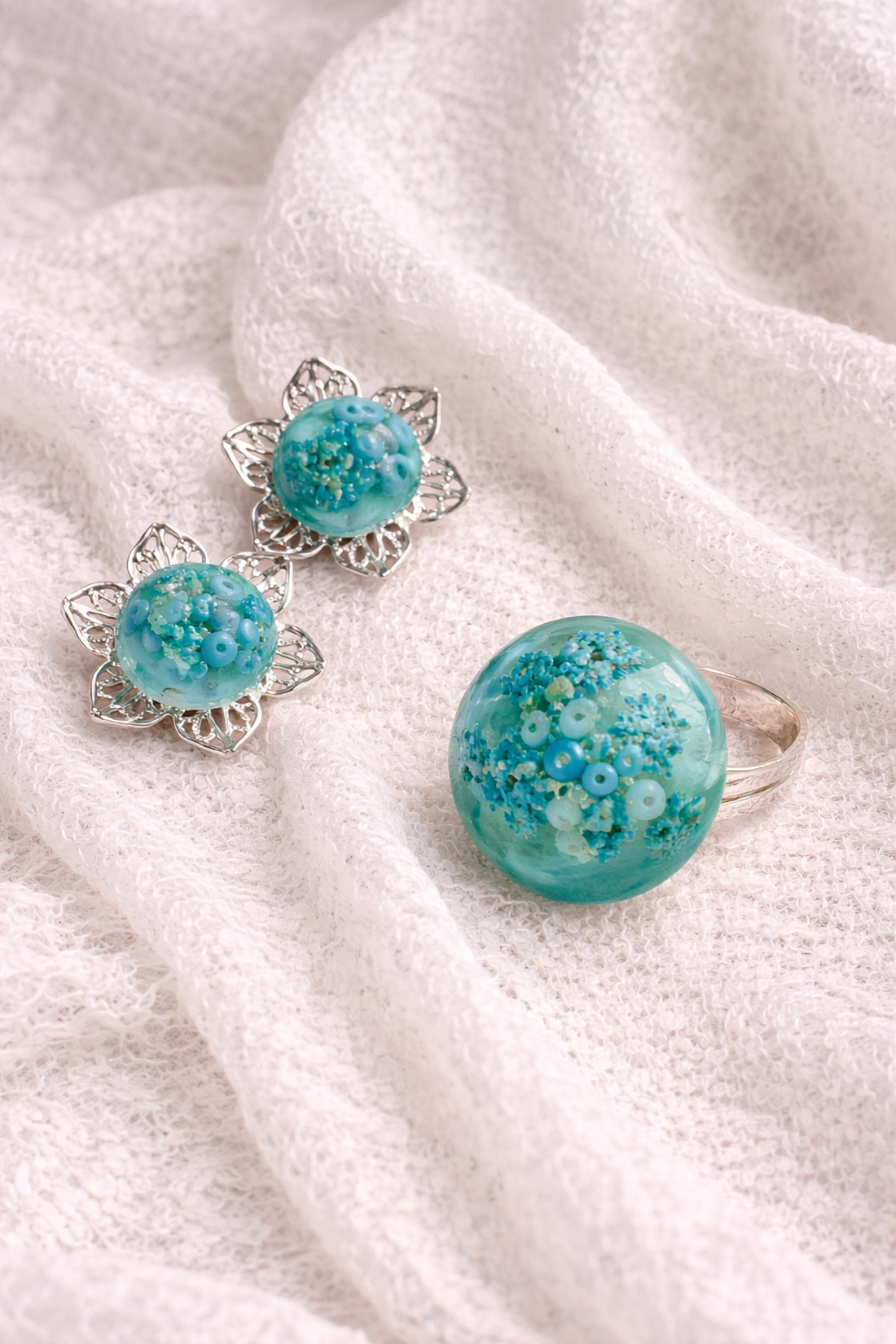 cercei cu flori naturale si rasina, cadou pentru iubia,mama,fiica,logodnica,prietena 01922   - bijuterii - seturi de bijuterii - Artynos.ro