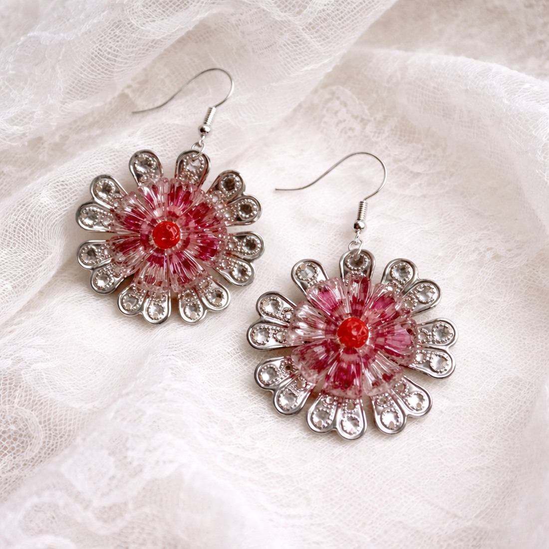 cercei cu flori naturale si rasina, cadou pentru iubia,mama,fiica,logodnica,prietena 01927 - bijuterii - cercei - cercei din rășină - Artynos.ro