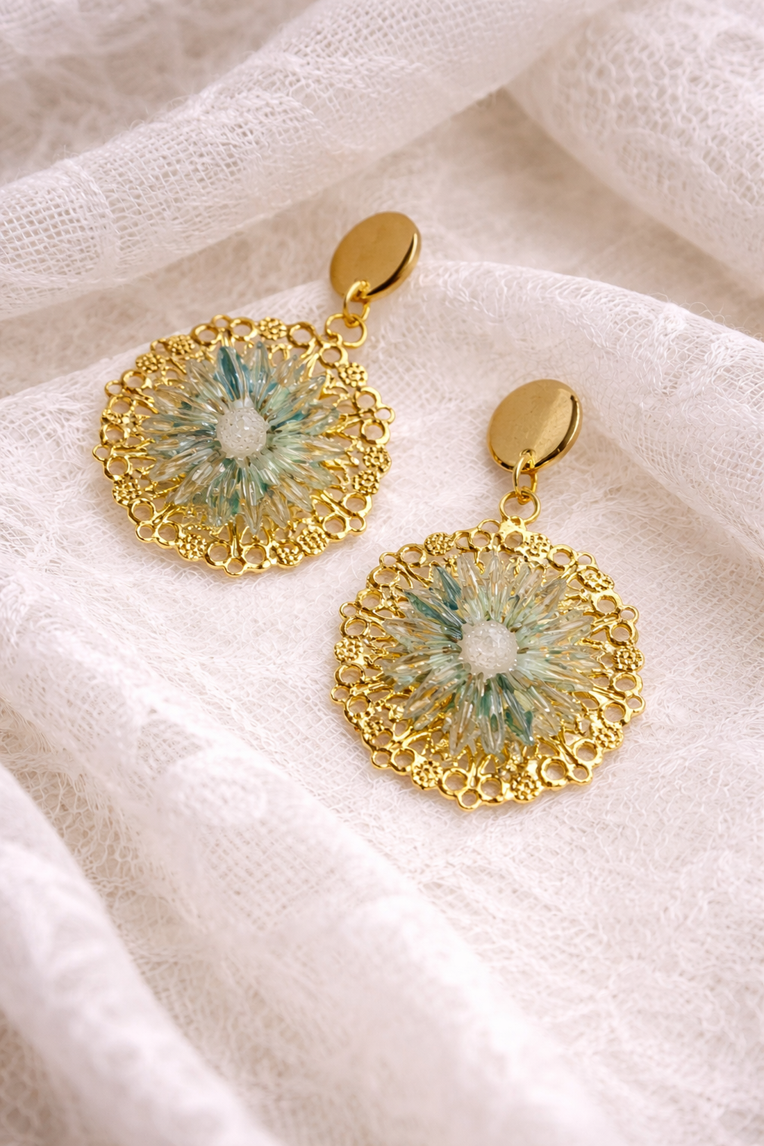 cercei cu flori naturale si rasina, cadou pentru iubia,mama,fiica,logodnica,prietena 01928 - bijuterii - cercei - cercei din rășină - Artynos.ro