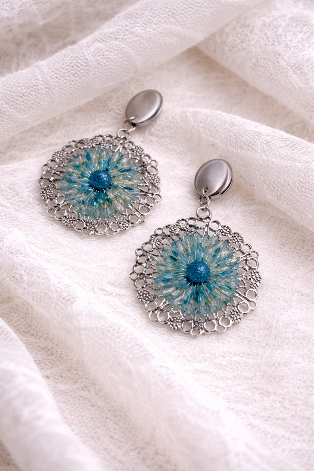 cercei cu flori naturale si rasina, cadou pentru iubia,mama,fiica,logodnica,prietena 01929 - bijuterii - cercei - cercei din rășină - Artynos.ro