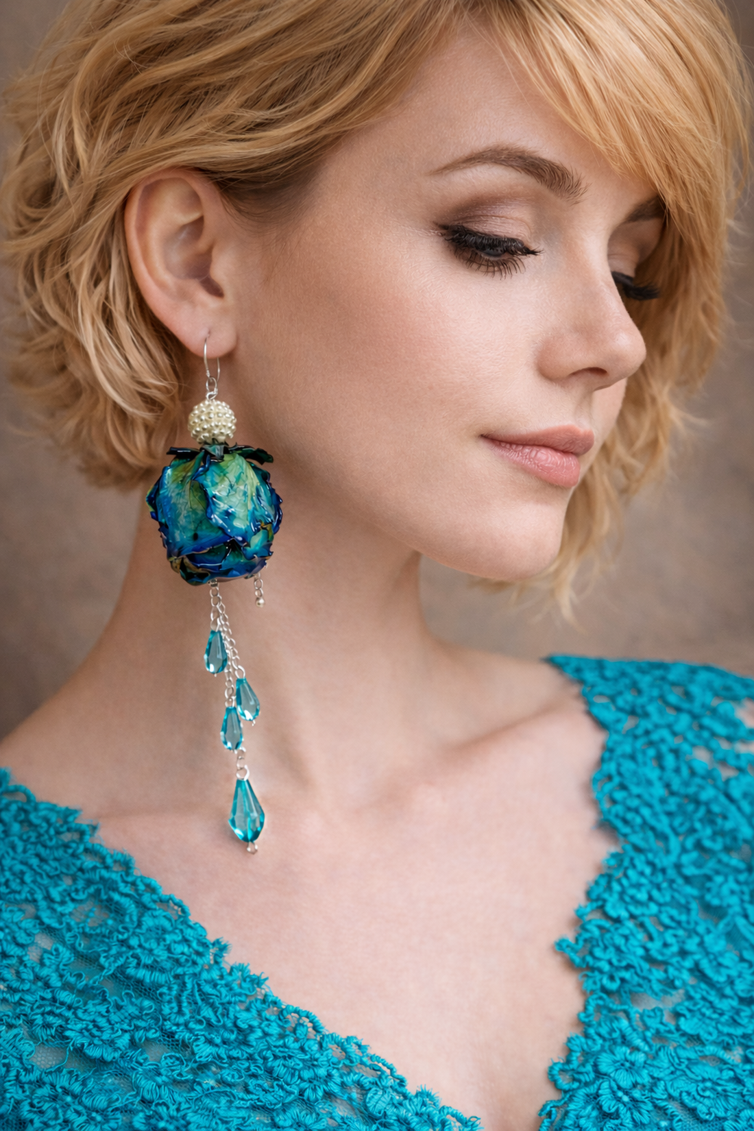 Cercei cu trandafiri reali intregi ,cadou pentru iubita,mama,fiica,logodnica,prietena,educatoare - bijuterii - cercei - cercei din rășină - Artynos.ro