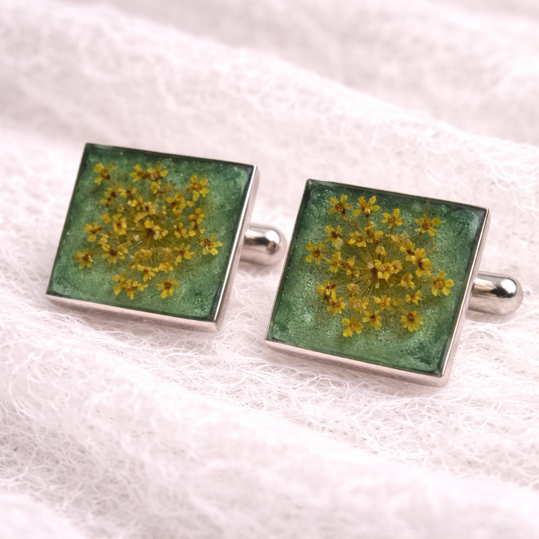 Clemă de cravată și butoni cu flori naturale în rășină -Set cadou accesorii bărbați 01938 - bijuterii - butoni de manșetă - Artynos.ro