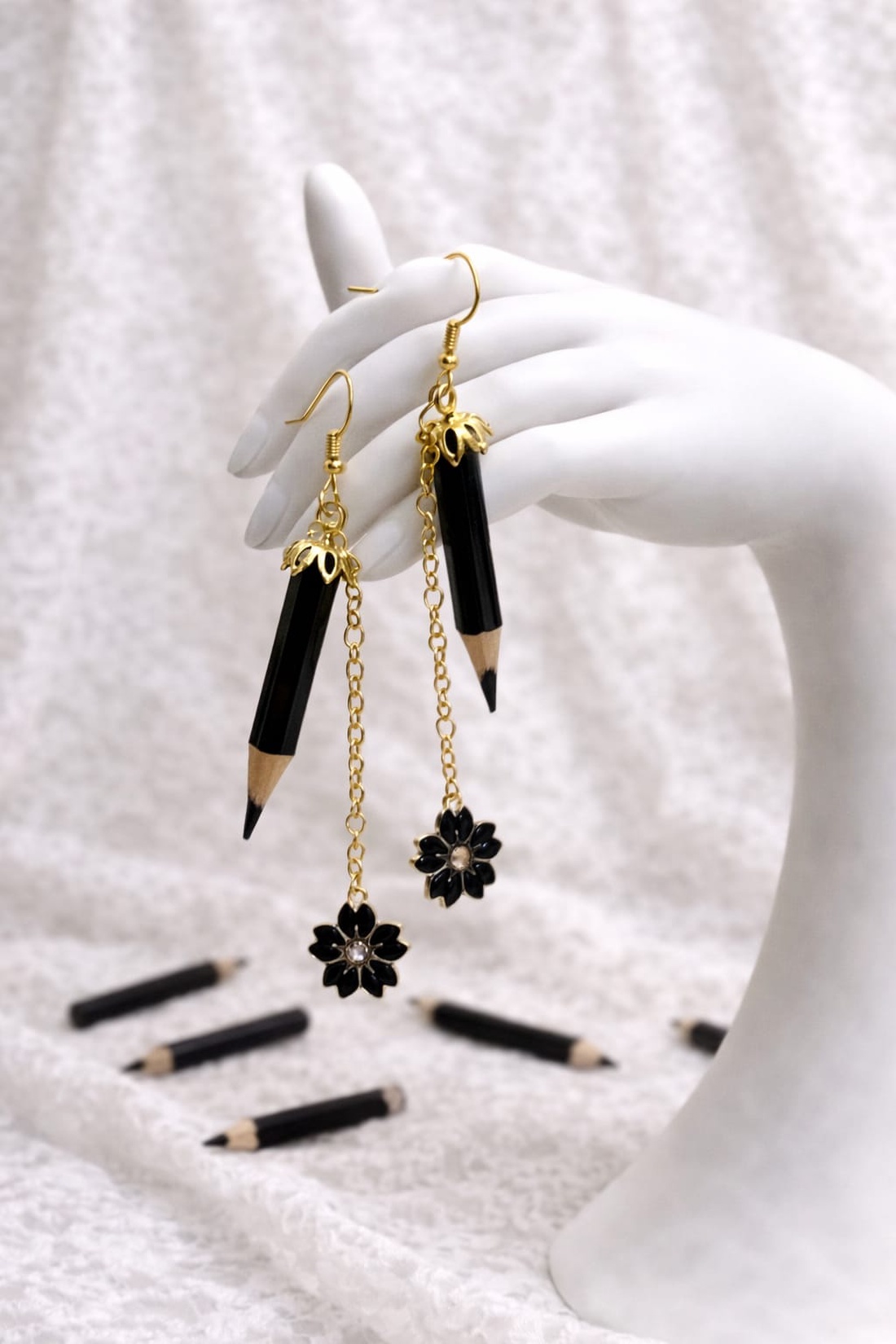 Set bijuterii cu creioane colorate negre 01836 - bijuterii - seturi de bijuterii - Artynos.ro