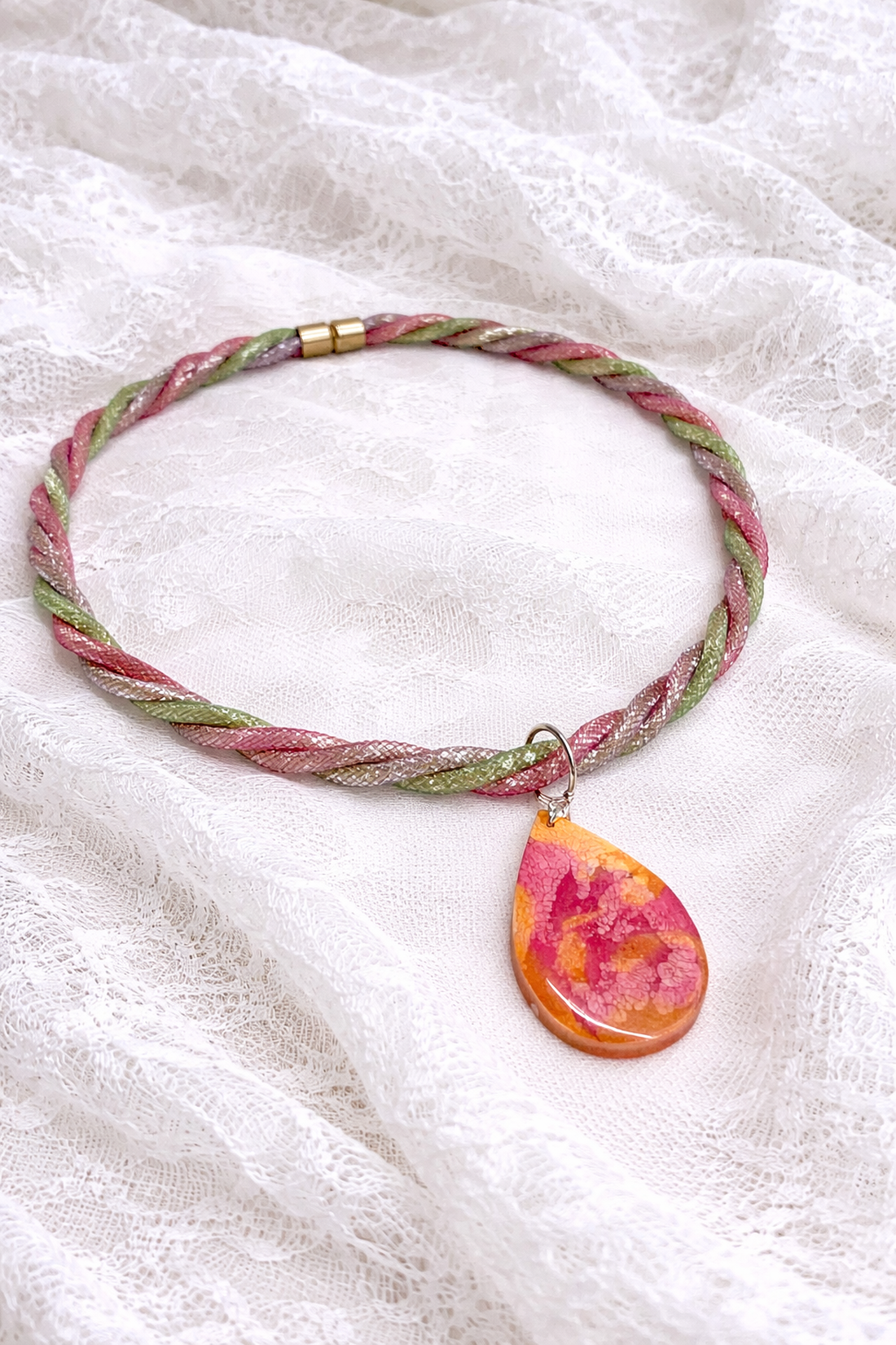 Colier tubular cu pandantiv din rășină 01968 - bijuterii - coliere - coliere cu pandative - Artynos.ro