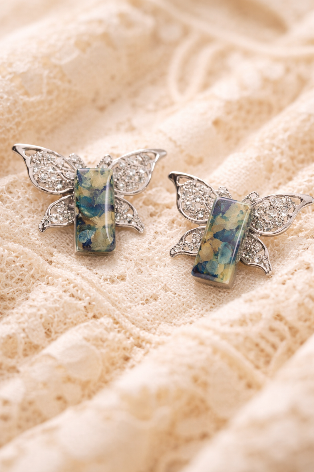 Cercei din rasina si flori naturale 01992 - bijuterii - cercei - cercei din rășină - Artynos.ro