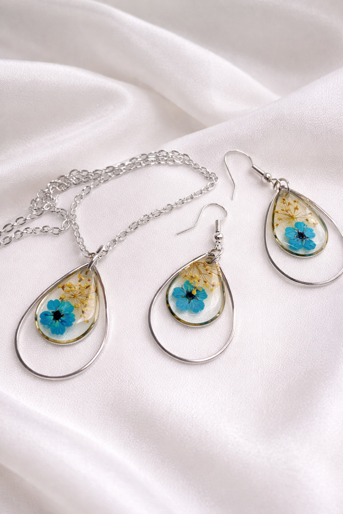 Set bijuterii din rasina si flori naturale 01994 - bijuterii - seturi de bijuterii - Artynos.ro