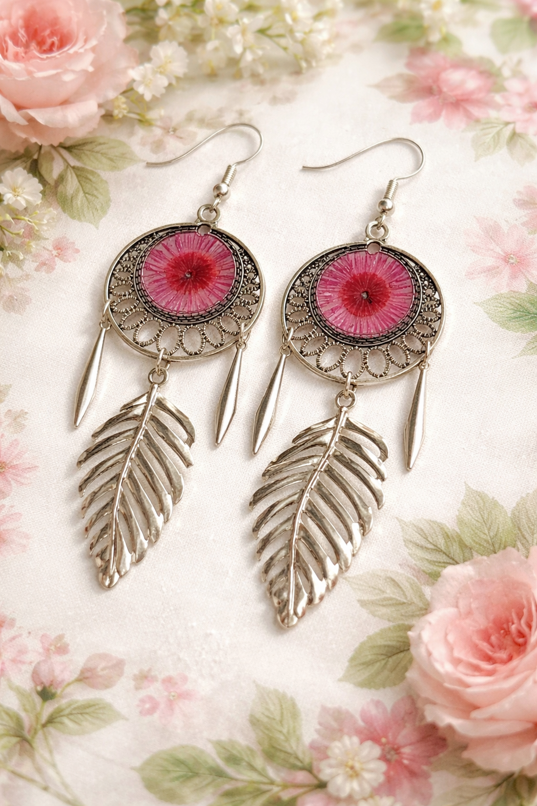 Cercei cu flori naturale de câmp și rășină 01996 - bijuterii - cercei - cercei din rășină - Artynos.ro