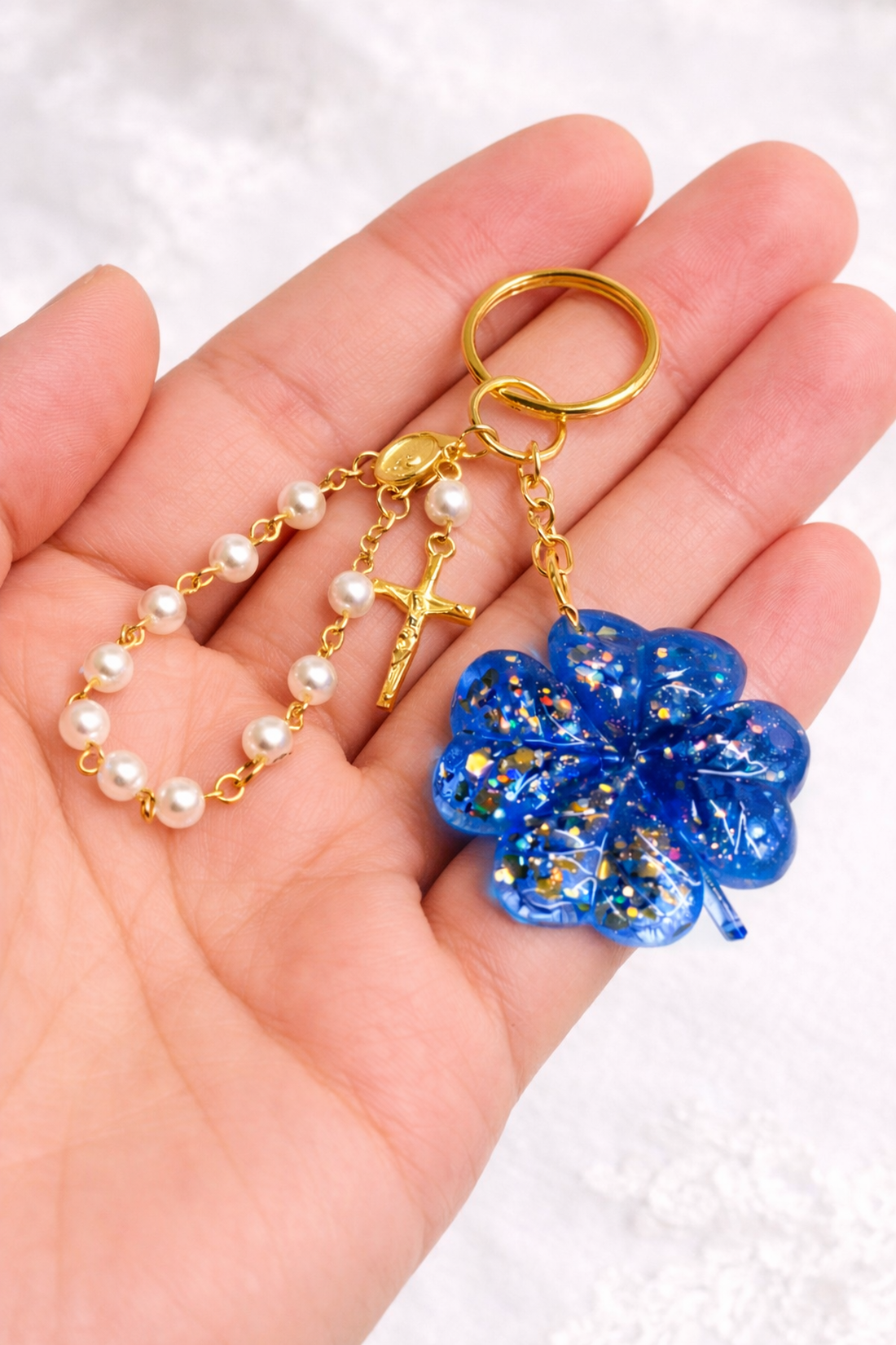 Breloc cu rozariu si trifoi cu patru foi din rasina 02000 - genți și portofele - accesorii genți - breloc - Artynos.ro