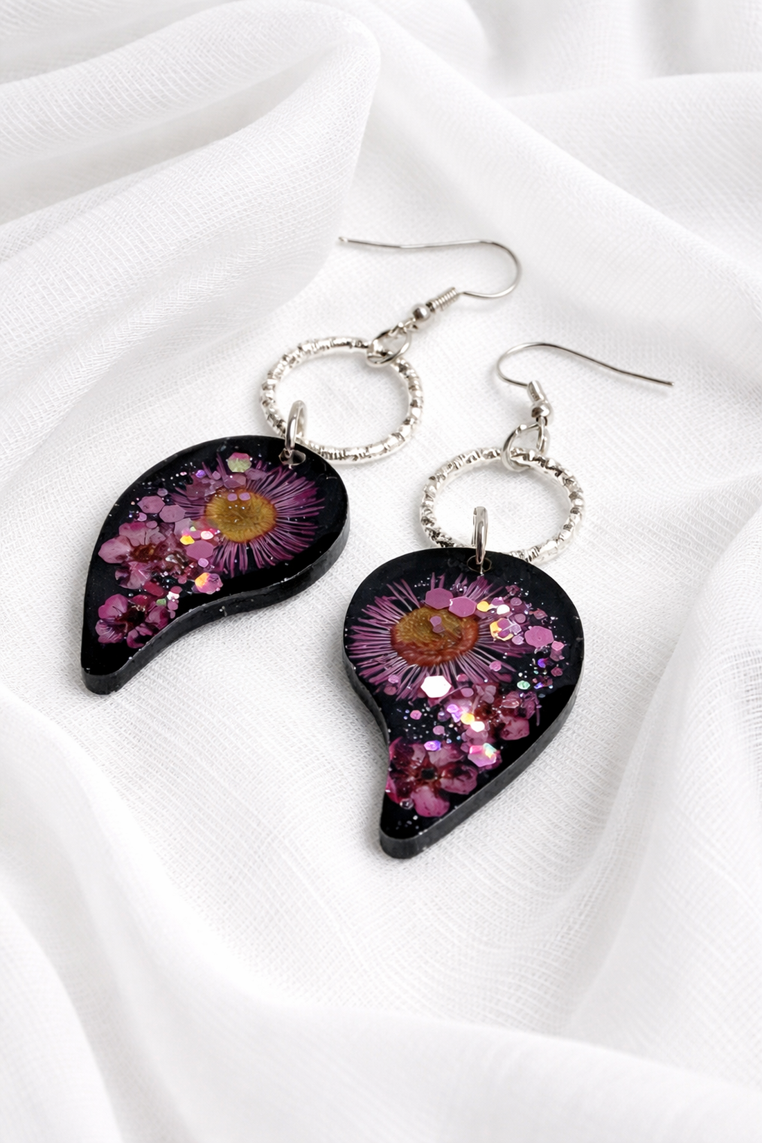 Cercei cu flori de camp 02002 - bijuterii - cercei - cercei din rășină - Artynos.ro