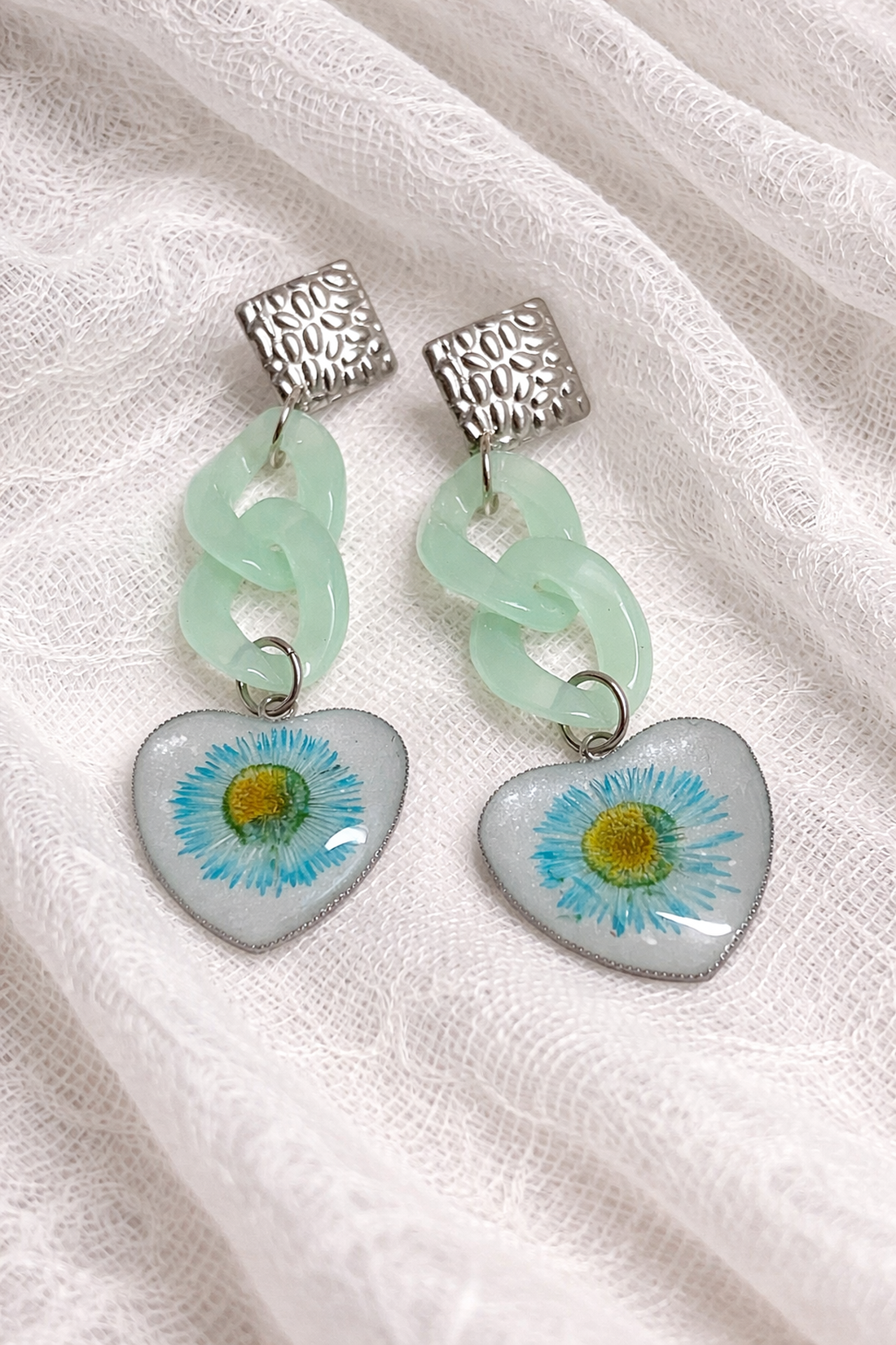 Cercei cu flori naturale de câmp 02014 - bijuterii - cercei - cercei din rășină - Artynos.ro