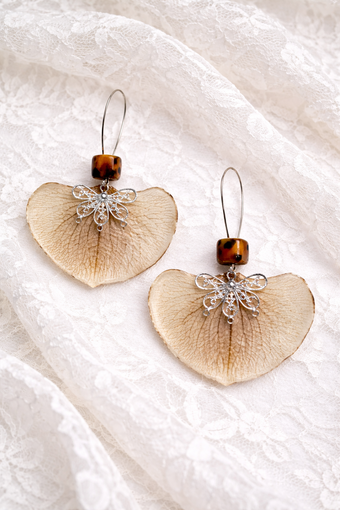 Cercei cu Orhidee 02021 - bijuterii - cercei - cercei din rășină - Artynos.ro