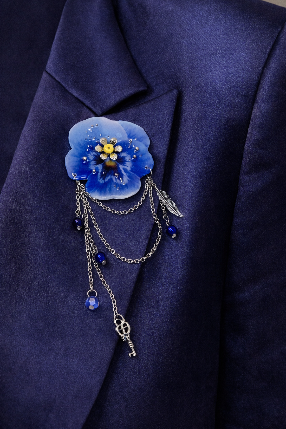 Pandantiv-Broșă ,Panseluță din rășină 02024 - bijuterii - coliere - coliere cu pandative - Artynos.ro