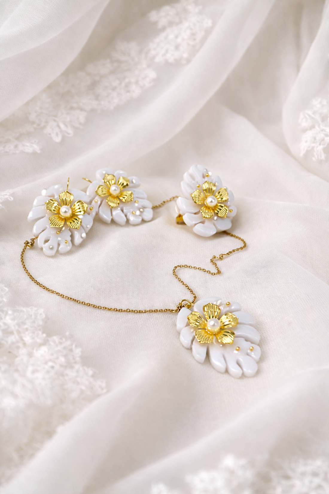 Set bijuterii handmade  alb -auriu 02038 - bijuterii - seturi de bijuterii - Artynos.ro