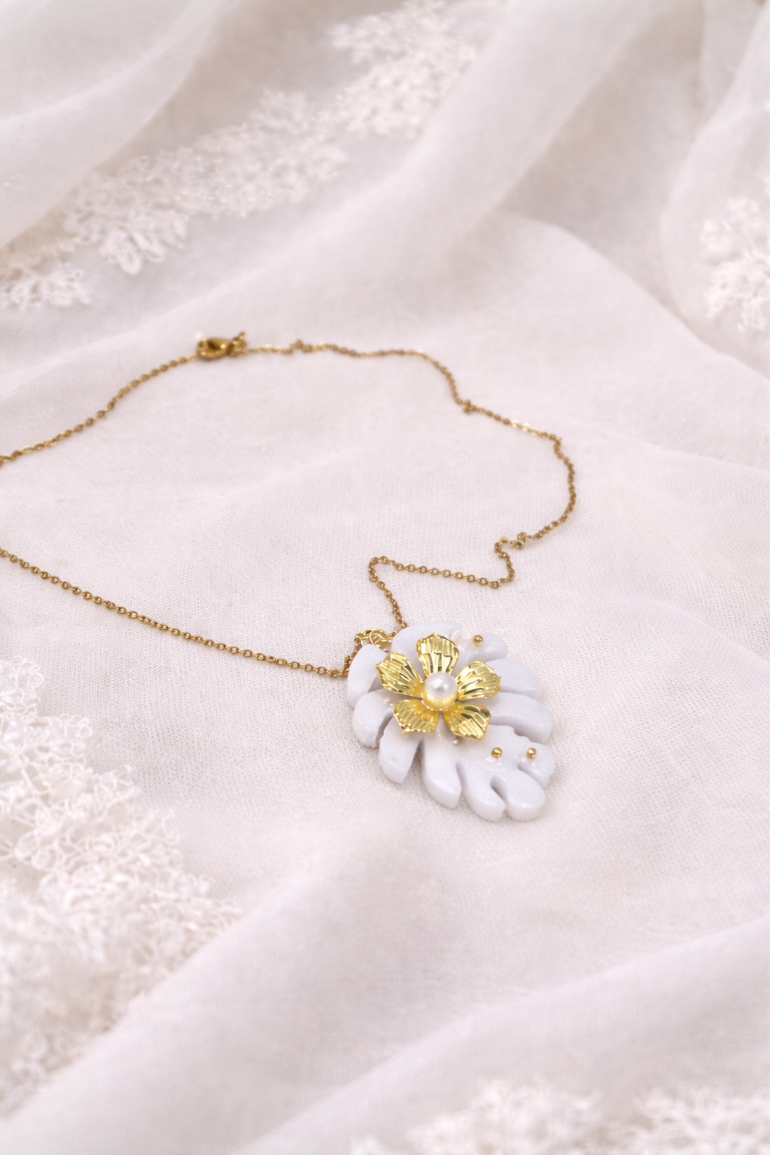 Set bijuterii handmade  alb -auriu 02038 - bijuterii - seturi de bijuterii - Artynos.ro