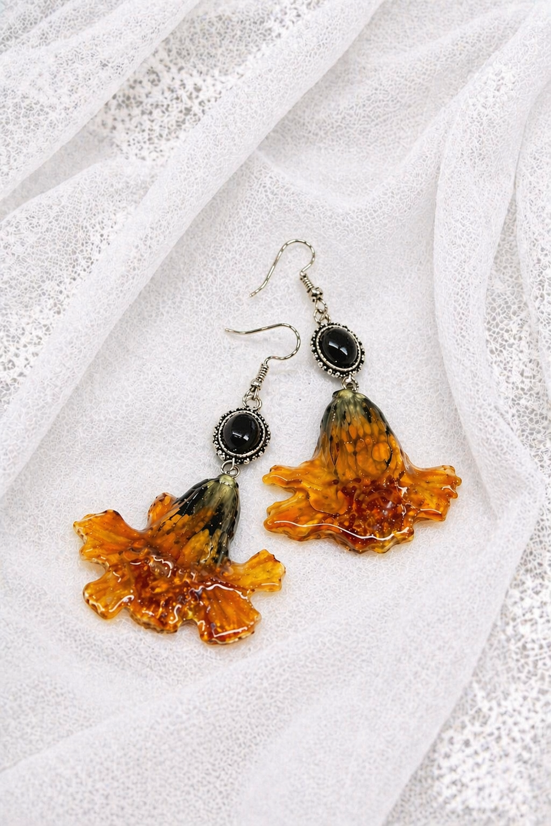 Cercei cu flori de Crăițe  02052 - bijuterii - cercei - cercei din rășină - Artynos.ro