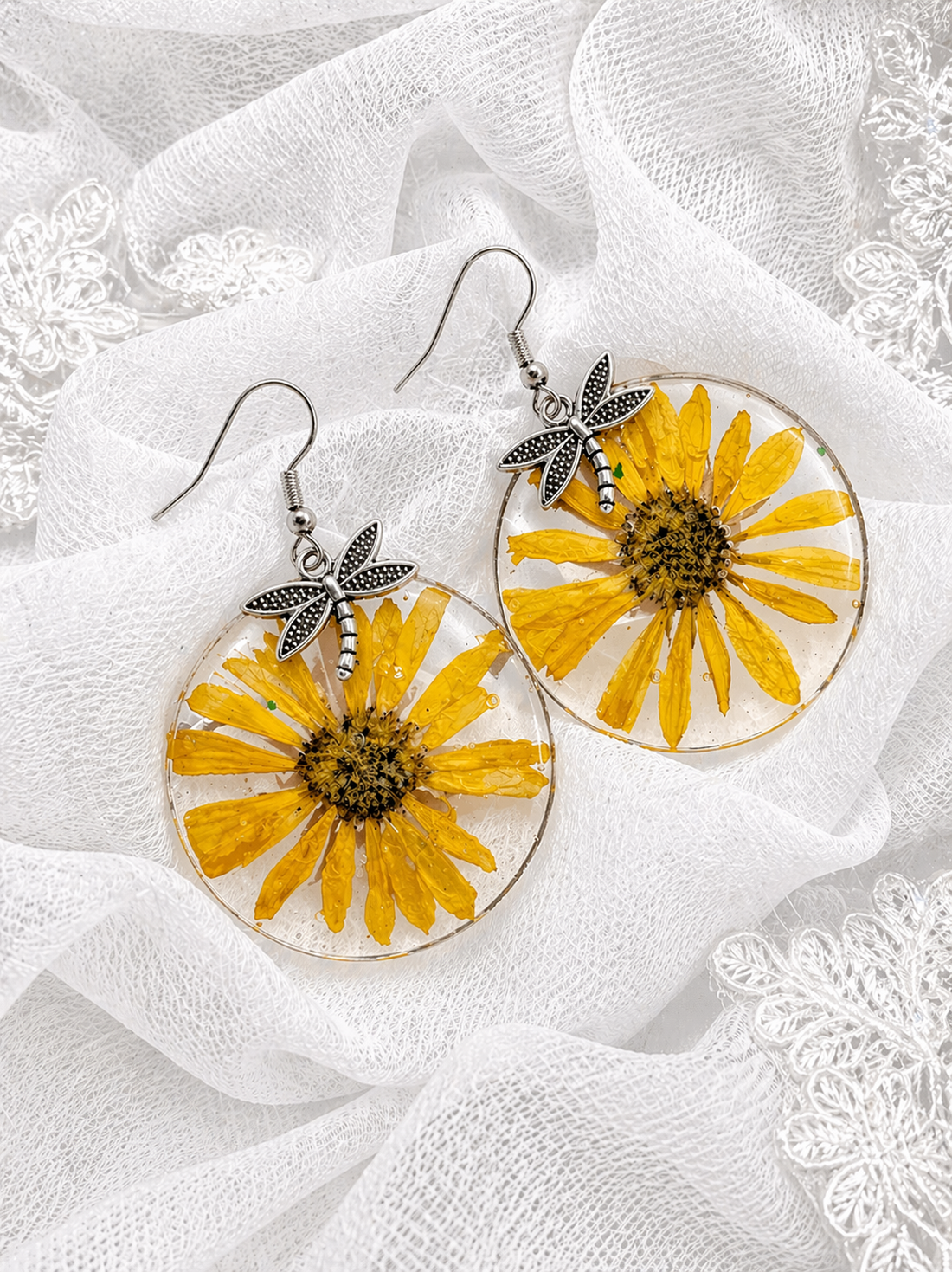 Cercei cu flori naturale 02057 - bijuterii - cercei - cercei din rășină - Artynos.ro