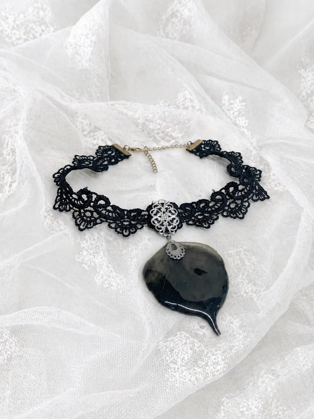 Colier -choker din dantela 02060 - bijuterii - coliere - chockere - Artynos.ro