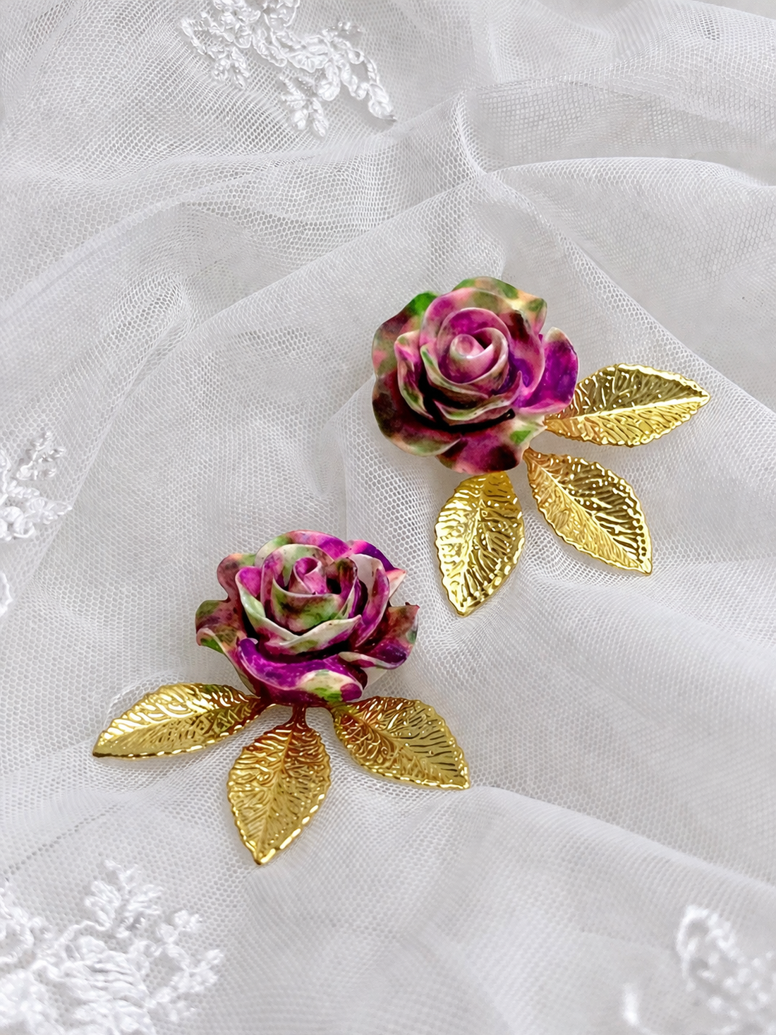 Cercei cu trandafiri 02061 - bijuterii - cercei - cercei din rășină - Artynos.ro