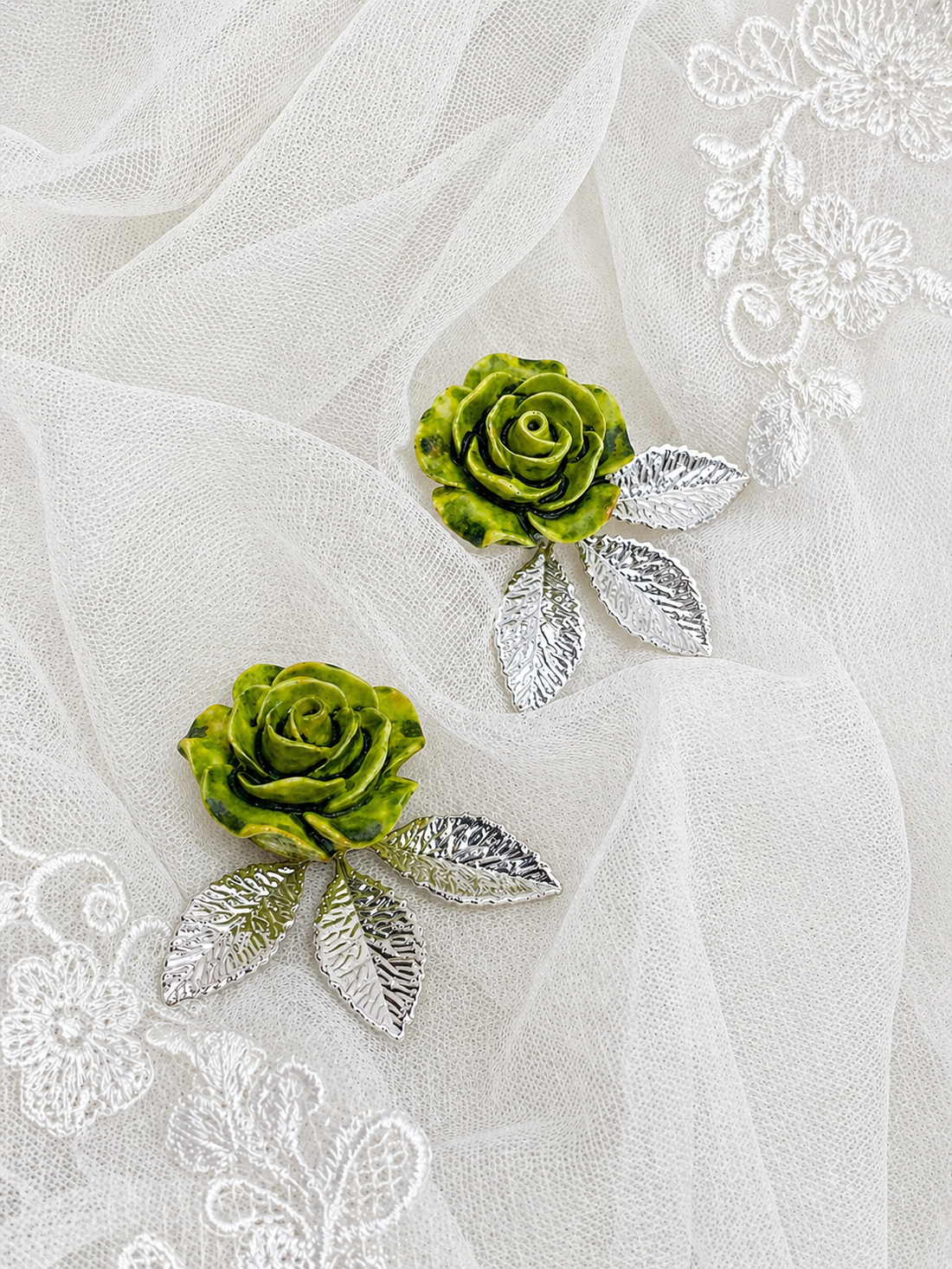 Cercei cu trandafiri 02062 - bijuterii - cercei - cercei din rășină - Artynos.ro