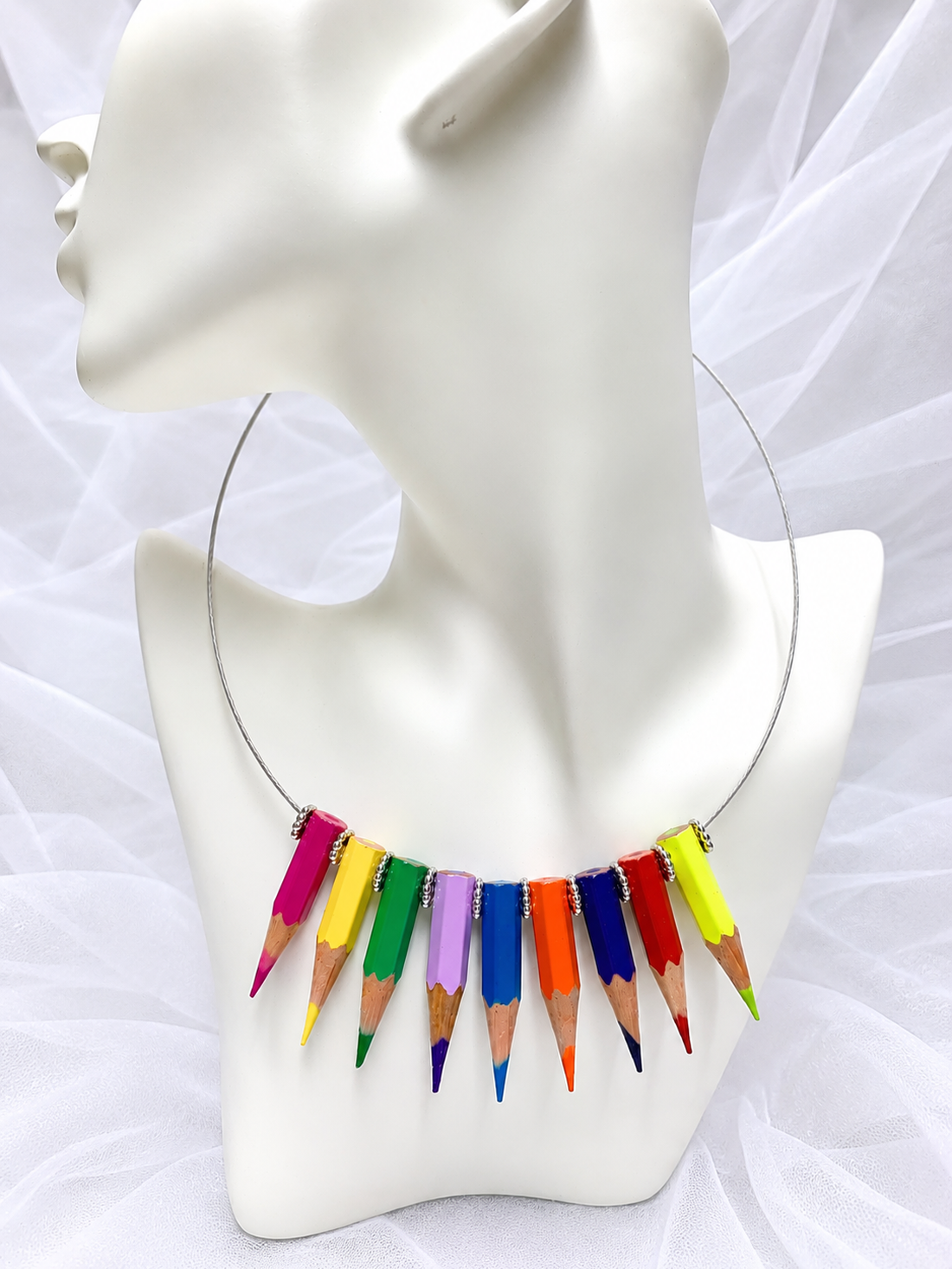 Colier creioane colorate cu accesorii argintii 00482 - bijuterii - coliere - coliere cu pandative - Artynos.ro
