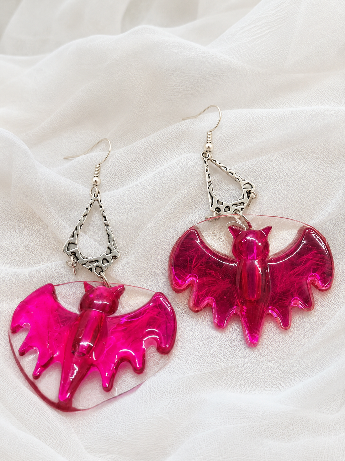 Cercei Pink Bat -rasina 02295 - bijuterii - cercei - cercei din rășină - Artynos.ro