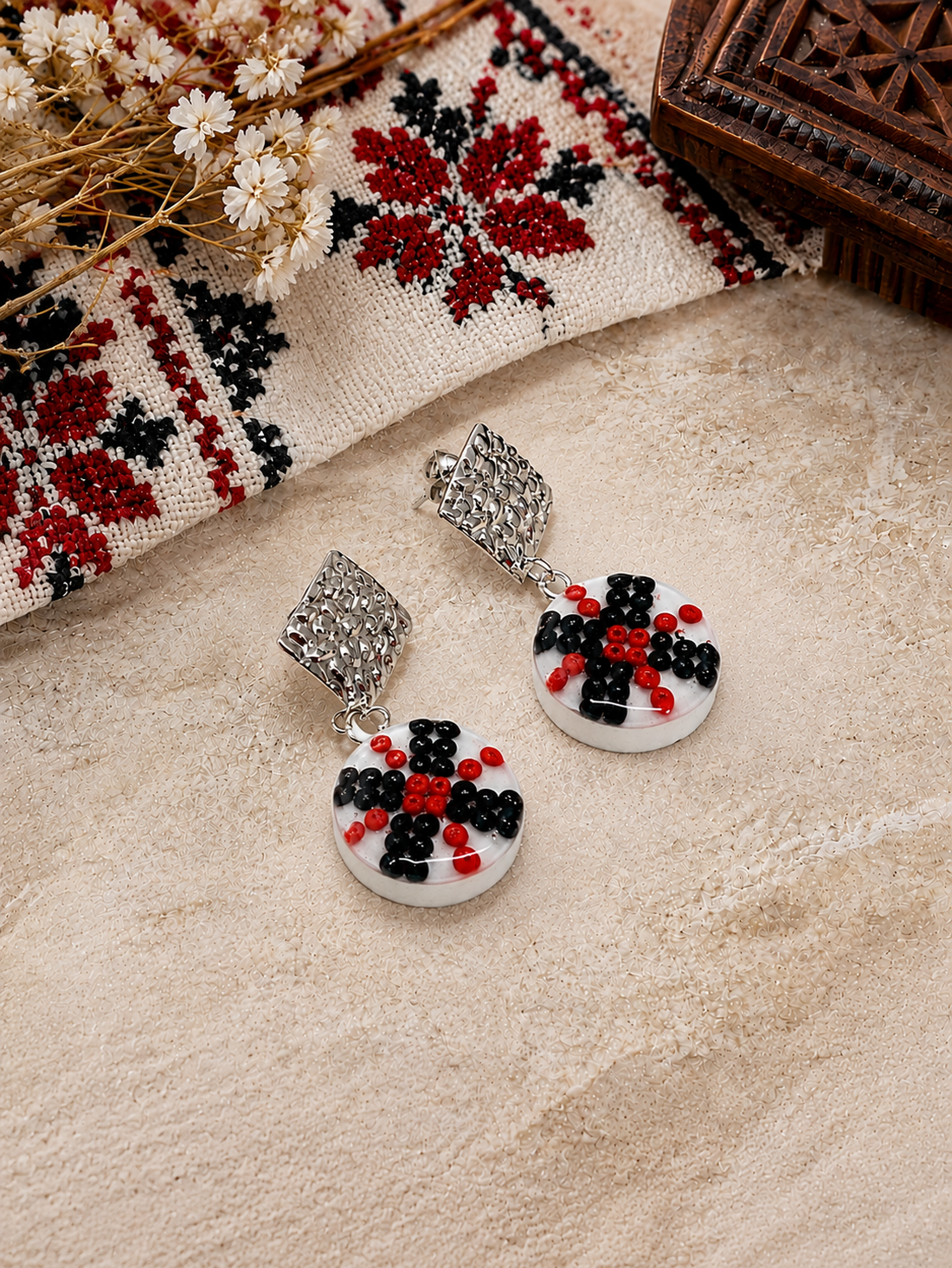 Cercei motiv traditional 02482 - bijuterii - cercei - cercei din rășină - Artynos.ro