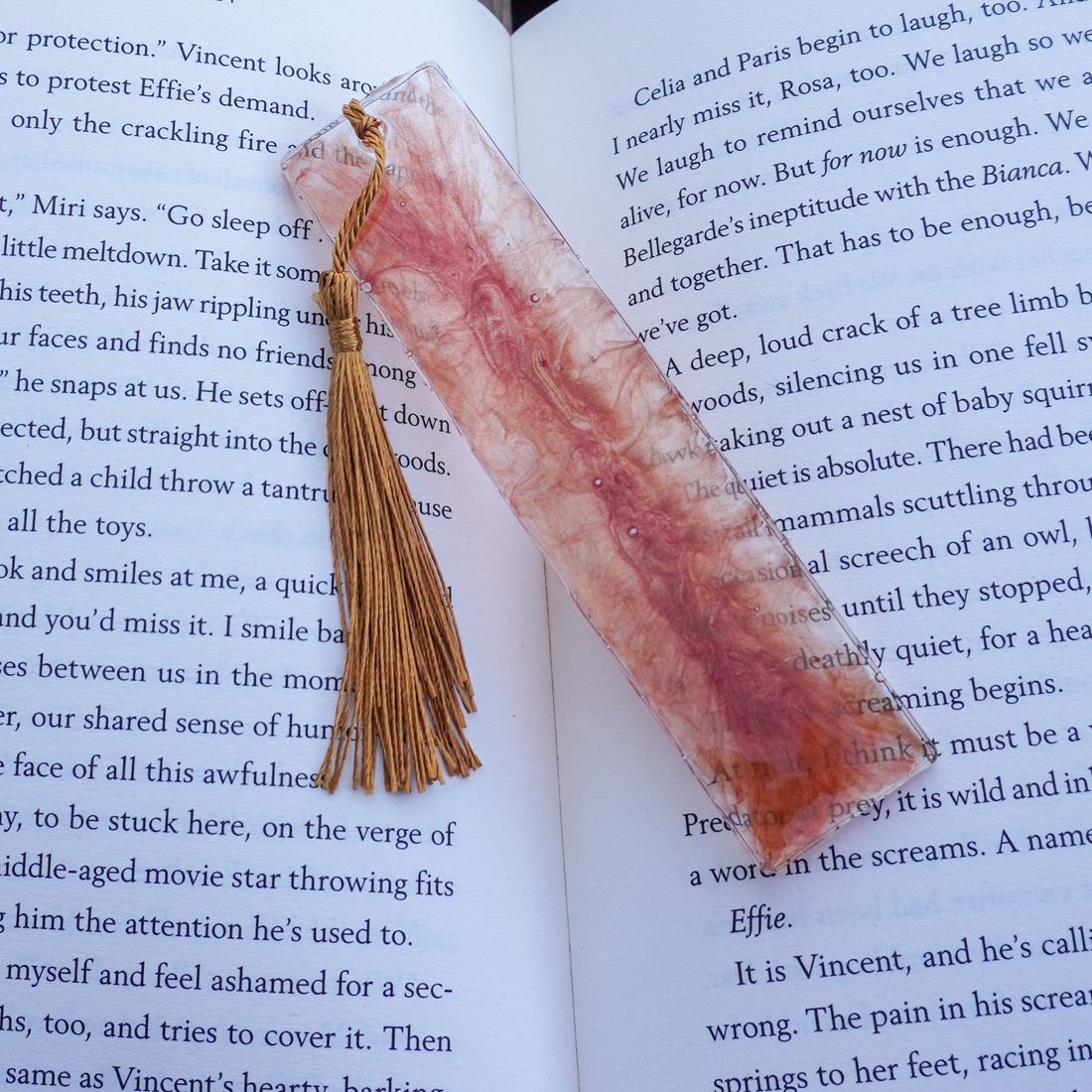 Semn de carte Handmade Rasina Flori Uscate Bookmark - F - cărți și creații cu tematică muzicală, cadouri - semn de carte - Artynos.ro Semn de carte Handmade Rasina Flori Uscate Bookmark - F - cărți și creații cu tematică muzicală, cadouri - semn de carte - Artynos.ro
