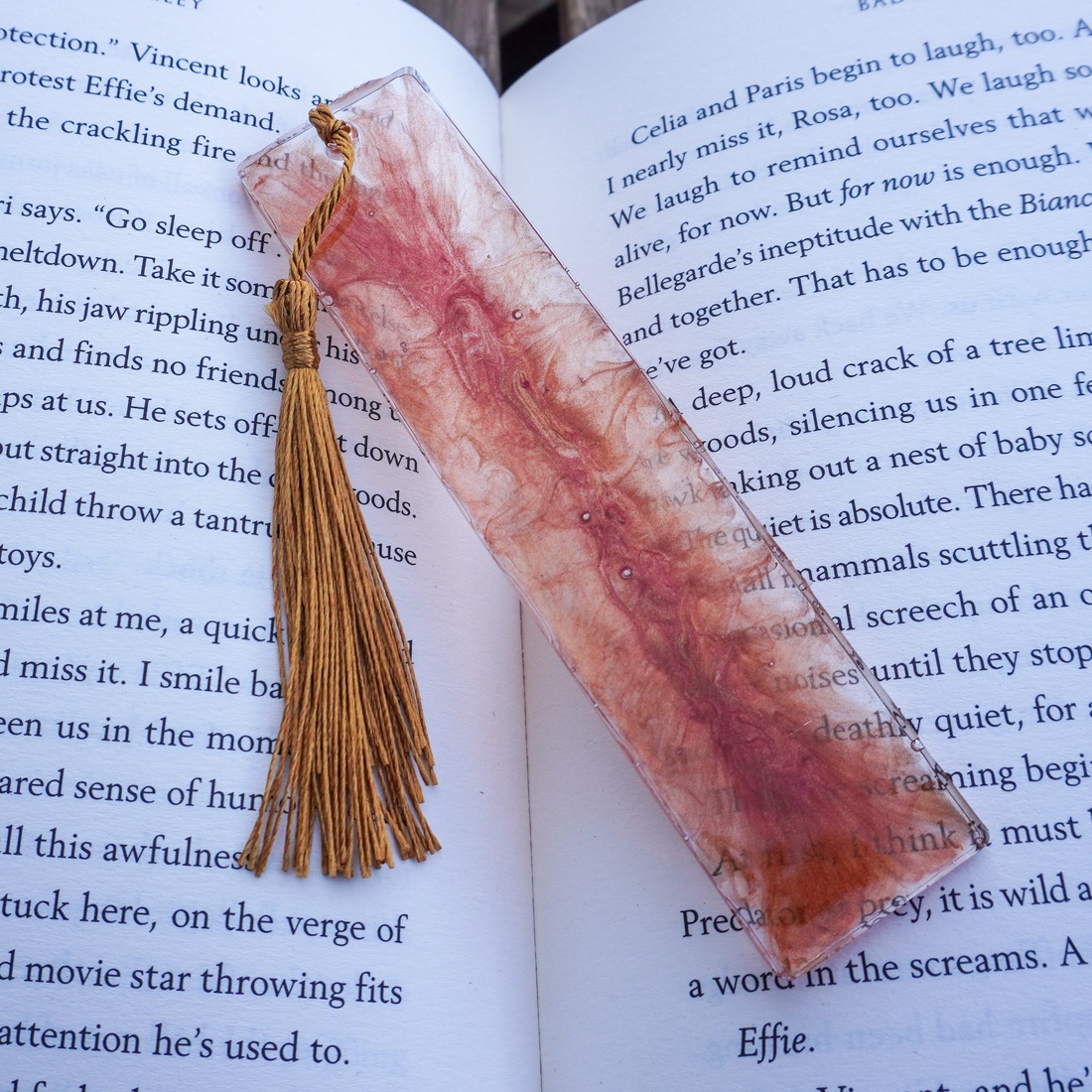 Semn de carte Handmade Rasina Flori Uscate Bookmark - F - cărți și creații cu tematică muzicală, cadouri - semn de carte - Artynos.ro Semn de carte Handmade Rasina Flori Uscate Bookmark - F - cărți și creații cu tematică muzicală, cadouri - semn de carte - Artynos.ro