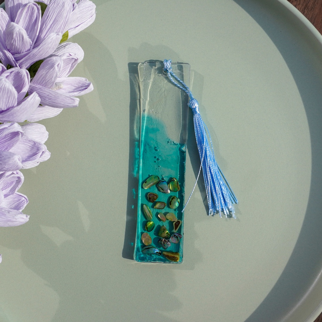 Semn de carte Handmade Rasina Flori Uscate Bookmark - R - cărți și creații cu tematică muzicală, cadouri - semn de carte - Artynos.ro Semn de carte Handmade Rasina Flori Uscate Bookmark - R - cărți și creații cu tematică muzicală, cadouri - semn de carte - Artynos.ro
