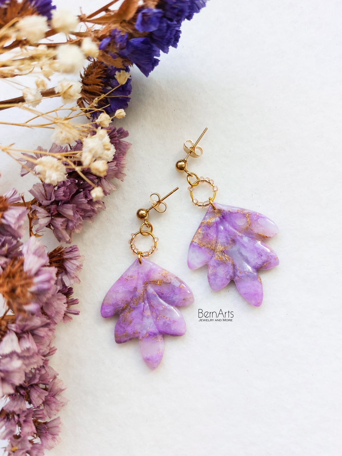 Cercei Lavanda Eleganti Handmade  - bijuterii - cercei - cercei din rășină - Artynos.ro