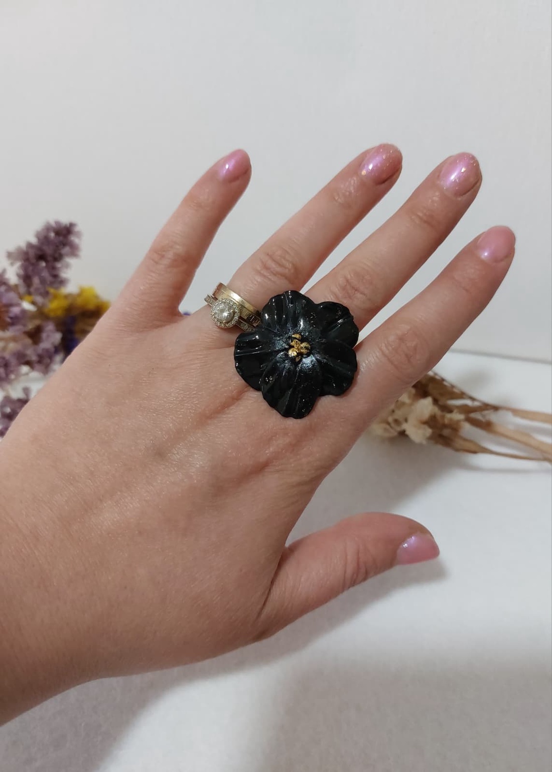 Inel Dama Statement Elegant Reglabil Negru cu Auriu, Floral - floare elegantă - Otel Inoxidabil - Video - bijuterii - inele - inele statement - Artynos.ro
