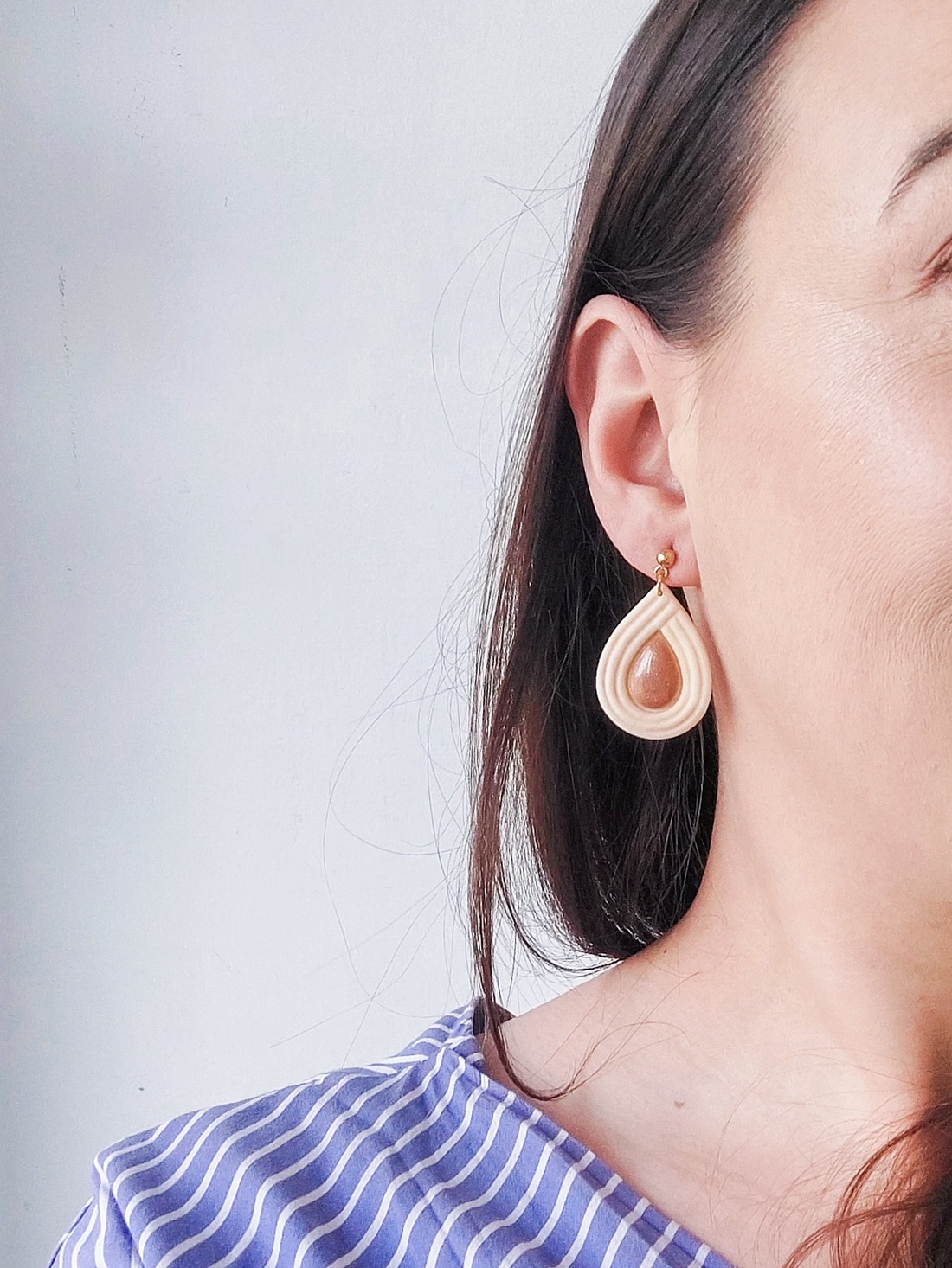 Cercei Eleganti - Minimalist - Bej/ Nuanță de Chihlimbar - bijuterii - cercei - cercei lungi - Artynos.ro