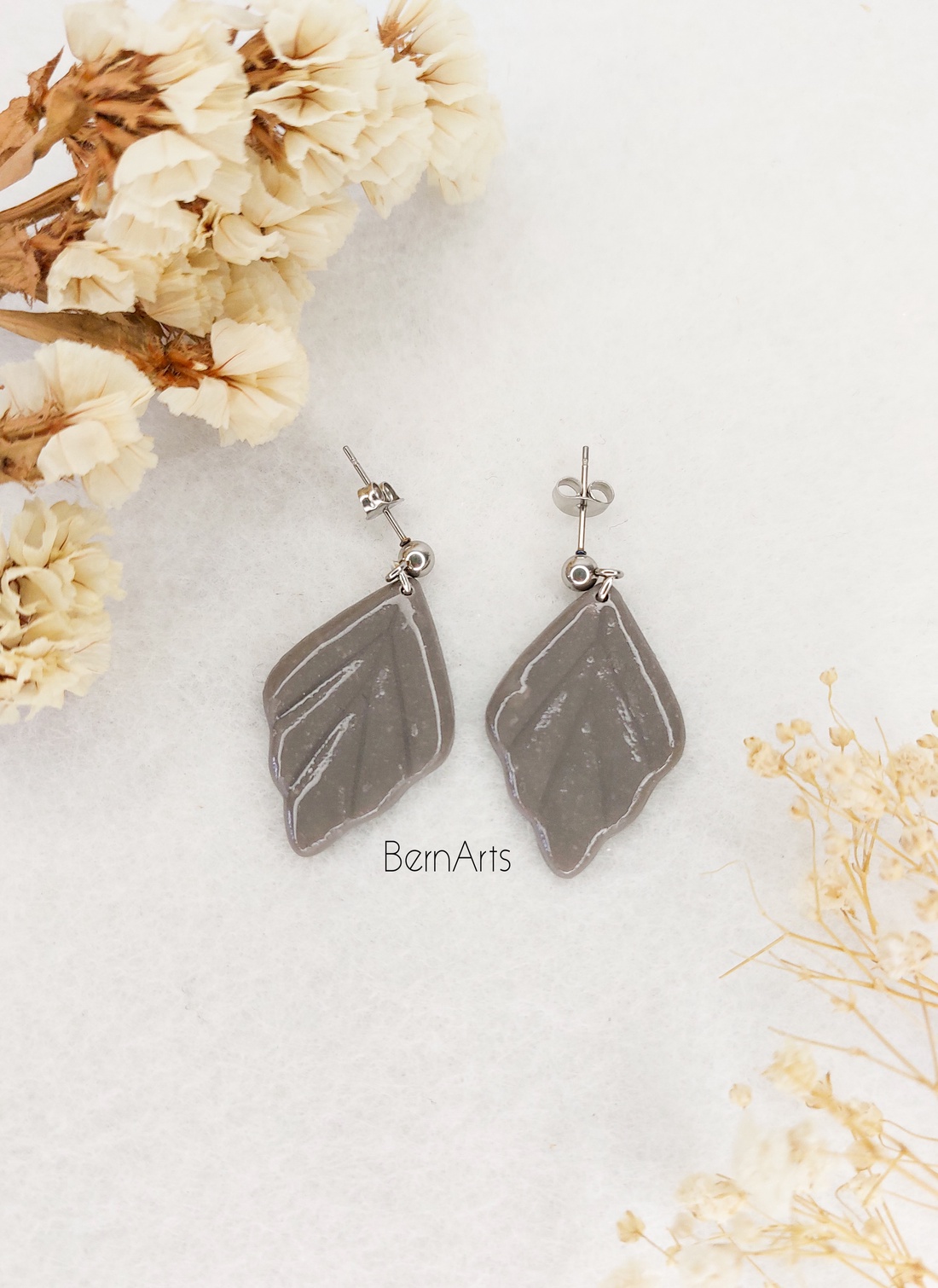Cercei Gri Minimalisti - Design Simplu - Pentru zi de zi - bijuterii - cercei - cercei lungi - Artynos.ro