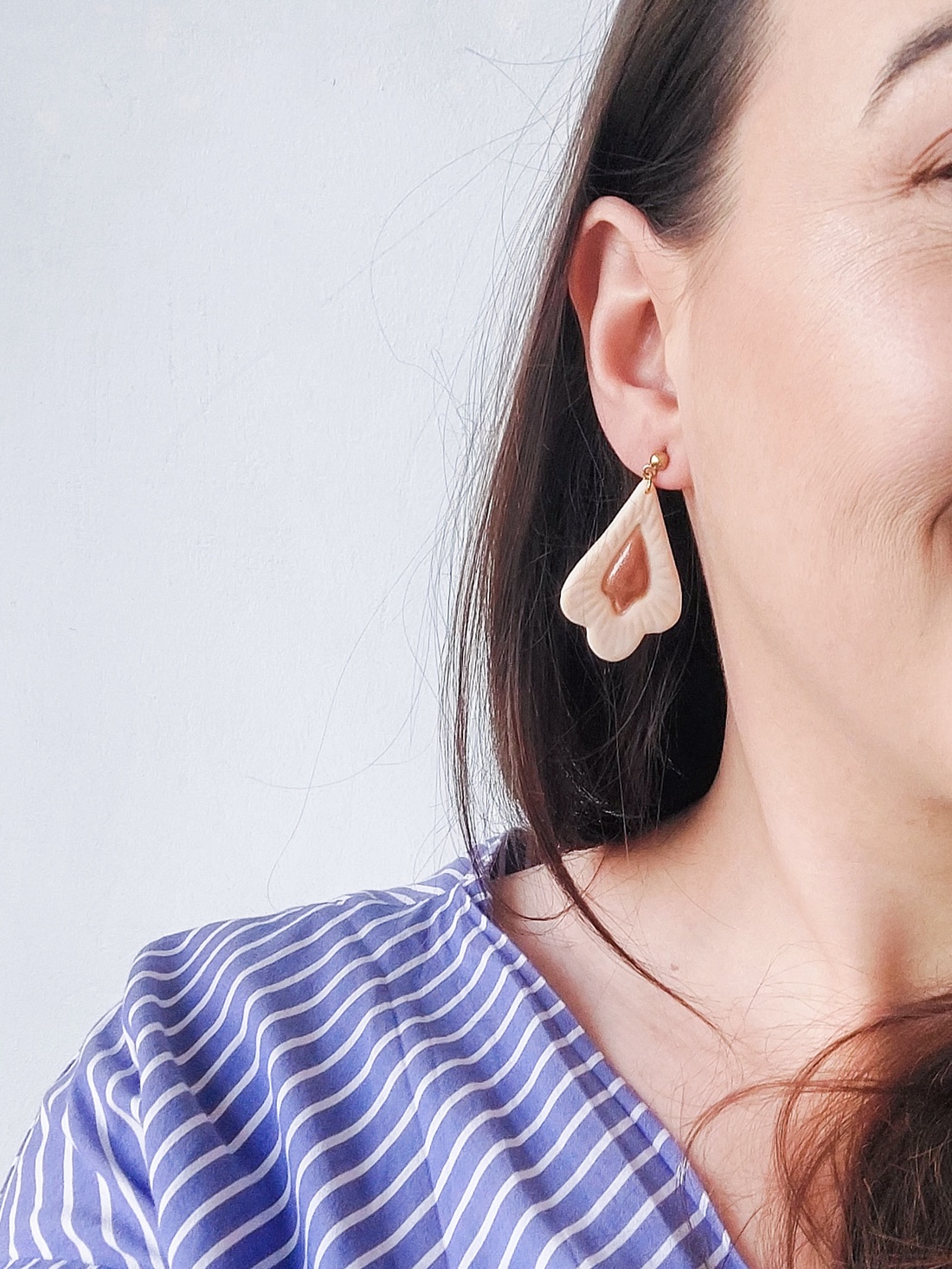 Cercei Eleganti - Minimalist - Bej/ Nuanță de Chihlimbar - bijuterii - cercei - cercei lungi - Artynos.ro