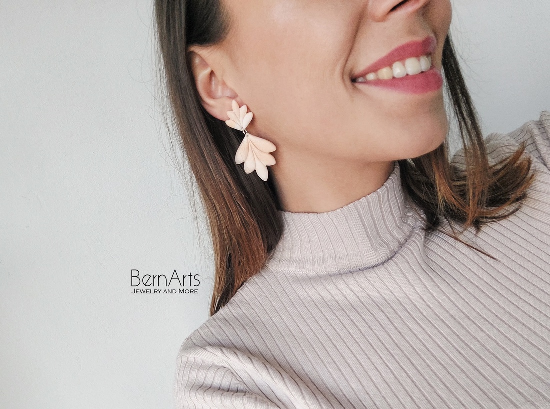 Cercei Mireasa Alb/ Nude Statement Minimal - accesorii nuntă - bijuterii mireasă - cercei mireasă - Artynos.ro